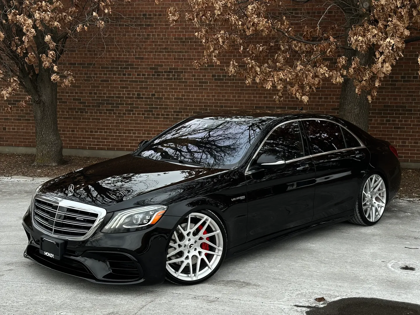 Mercedes Benz S63 AMG Sedan — photo 2