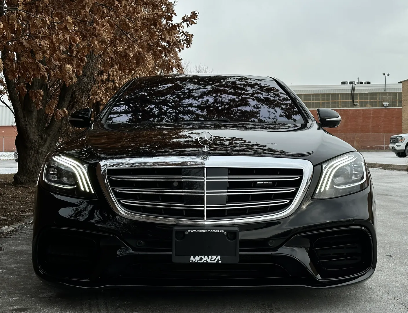 Mercedes Benz S63 AMG Sedan — photo 4
