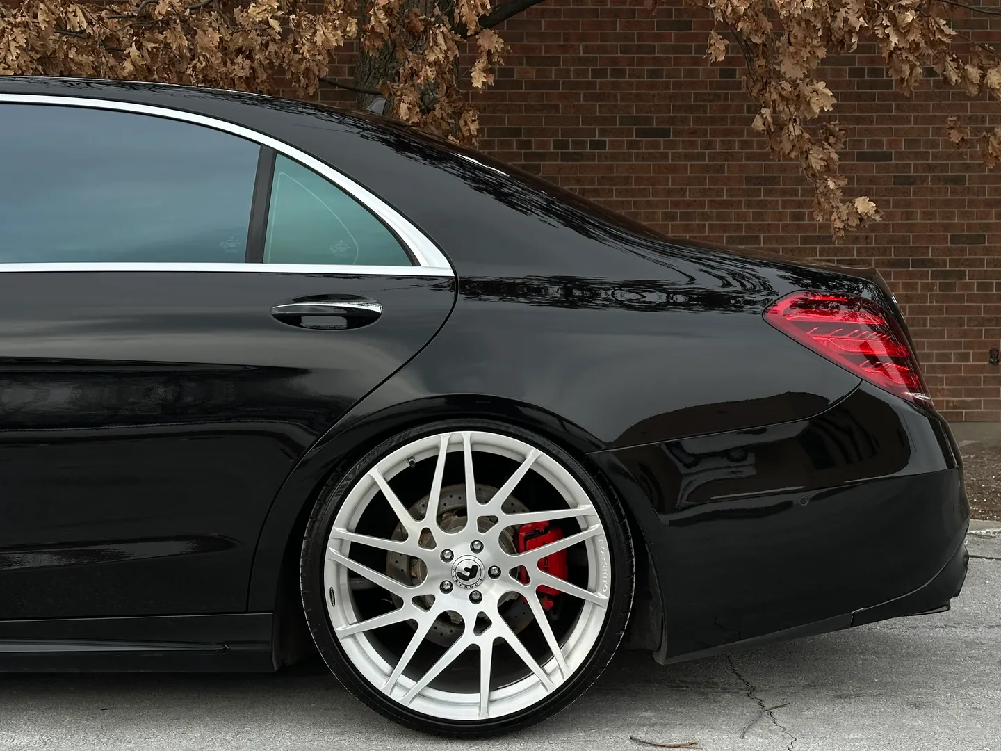 Mercedes Benz S63 AMG Sedan — photo 11
