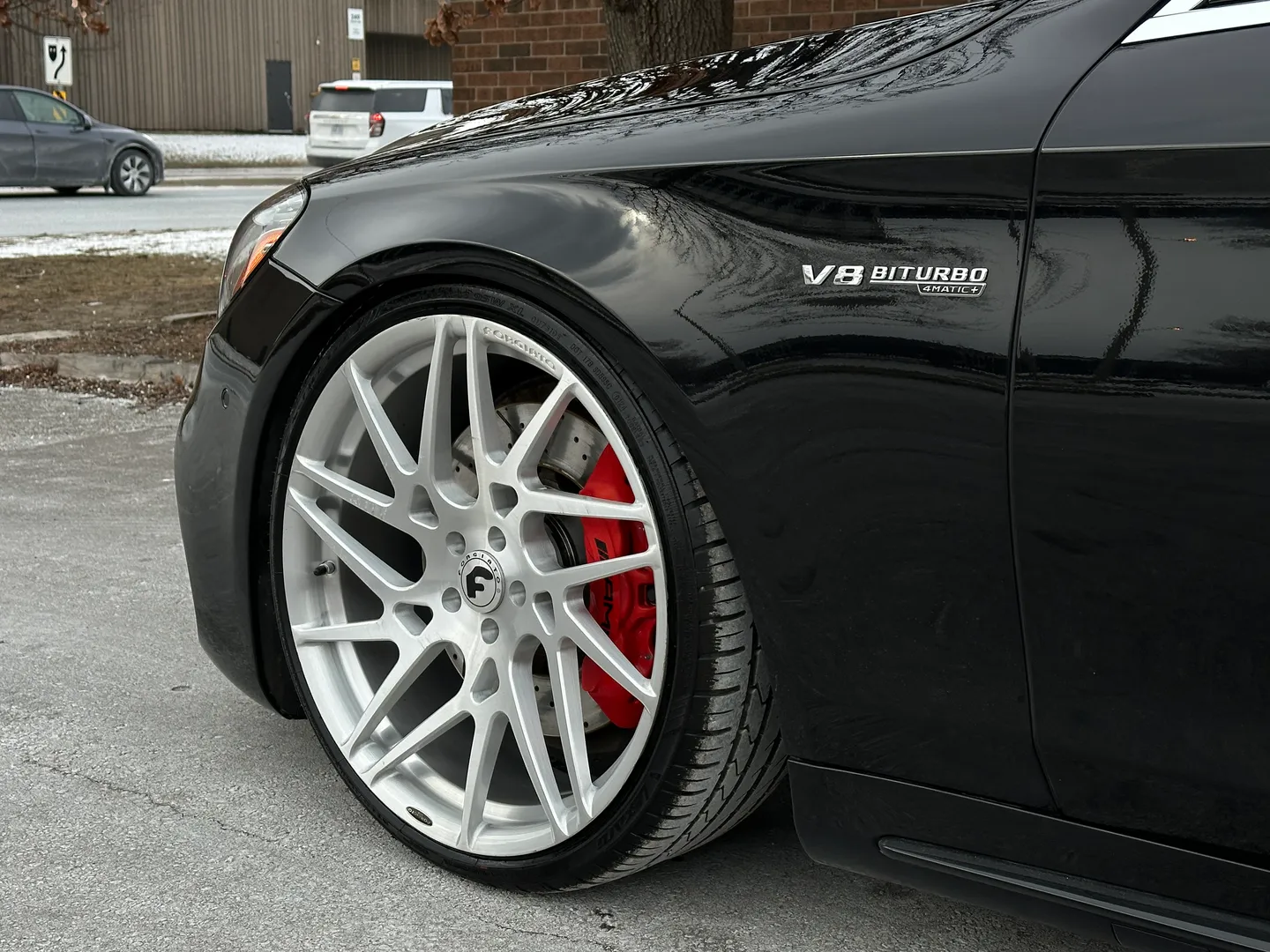 Mercedes Benz S63 AMG Sedan — photo 12