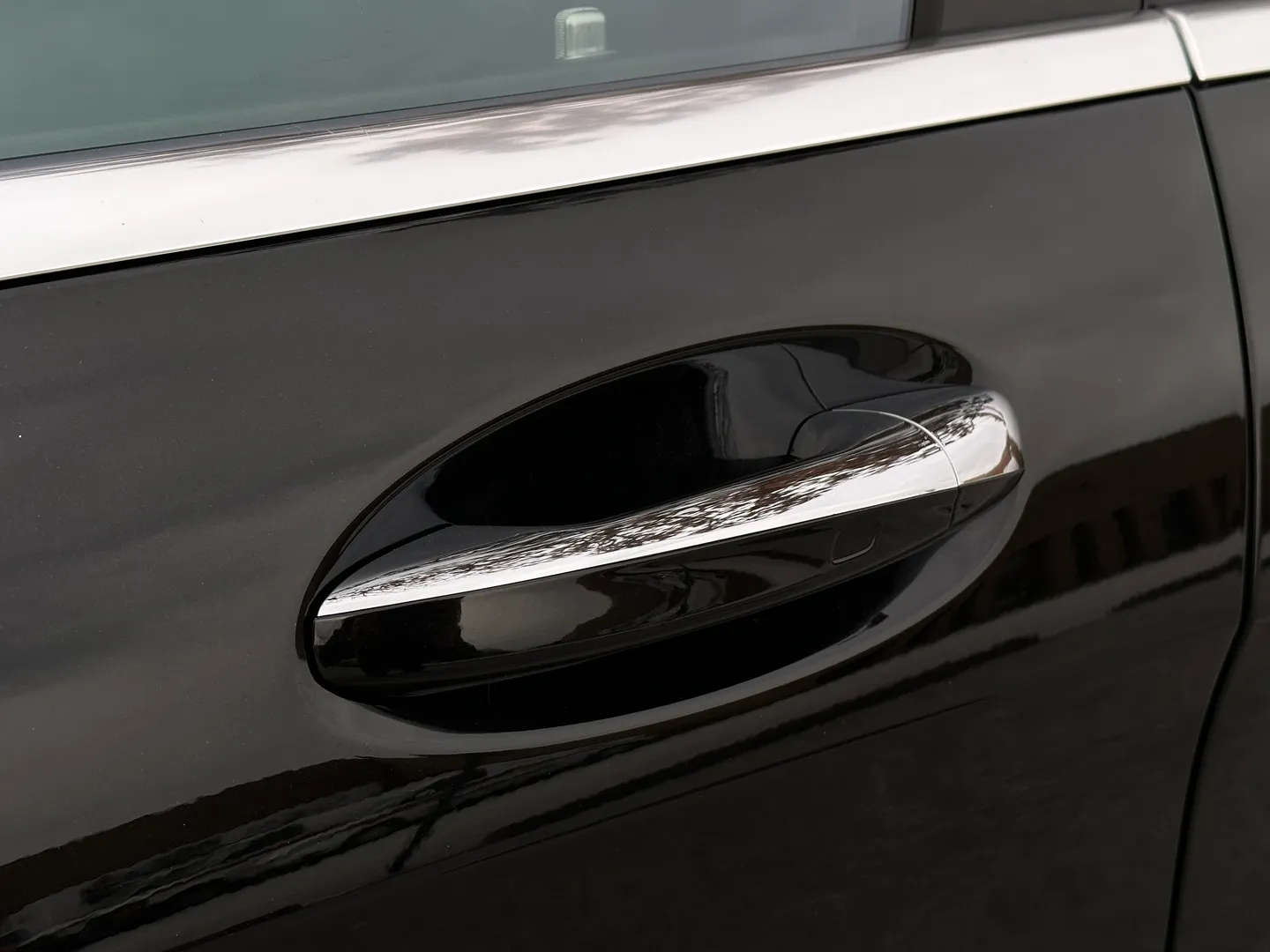 Mercedes Benz S63 AMG Sedan — photo 17
