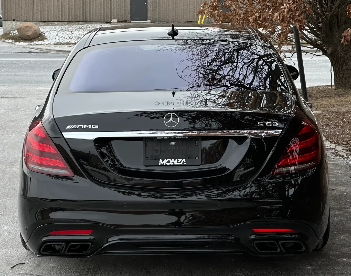 Mercedes Benz S63 AMG Sedan — photo 20