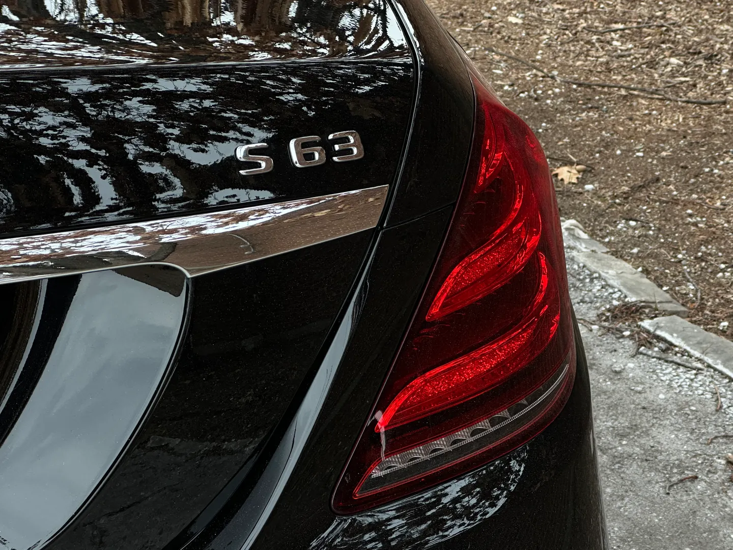 Mercedes Benz S63 AMG Sedan — photo 23