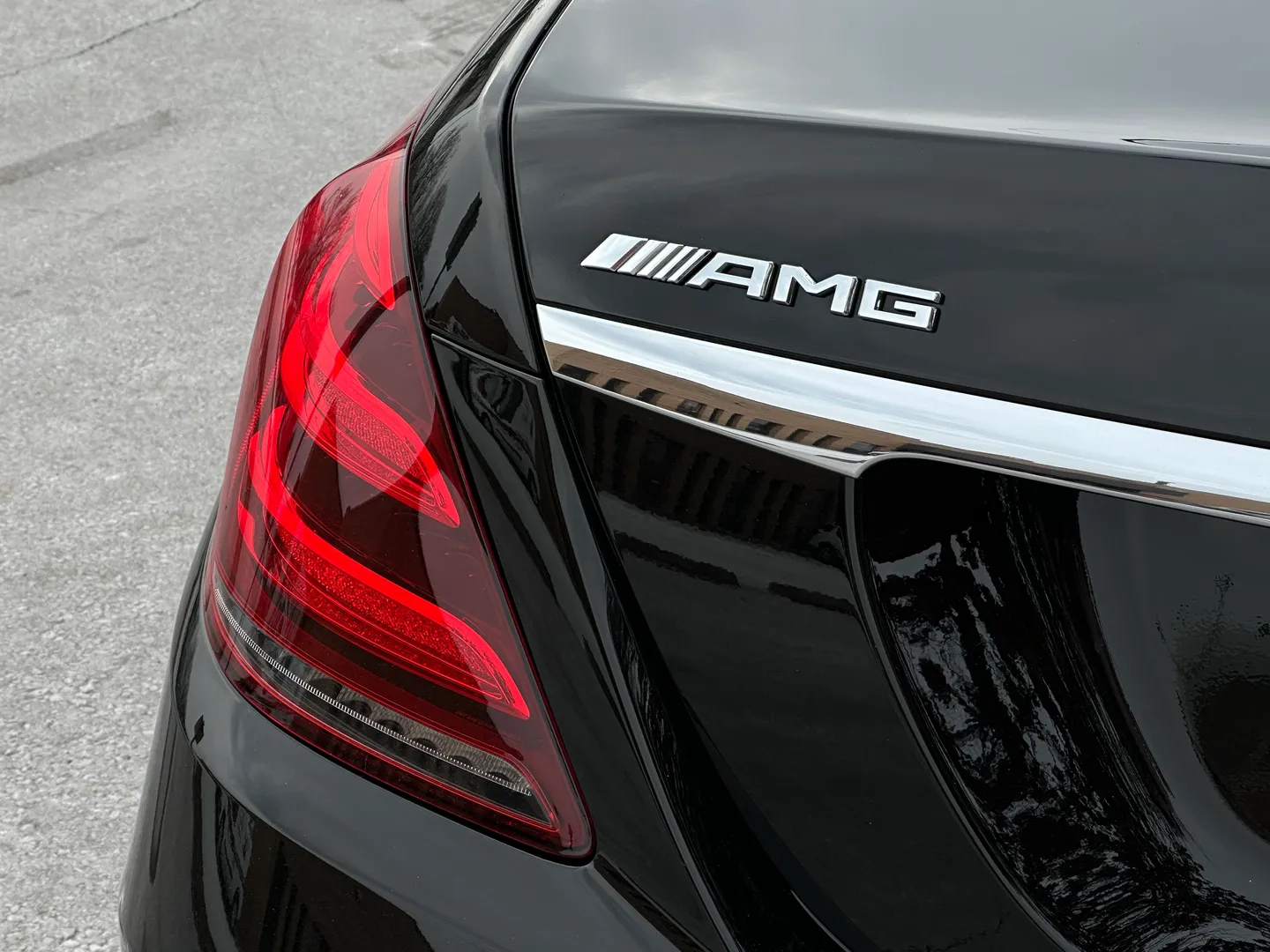 Mercedes Benz S63 AMG Sedan — photo 22