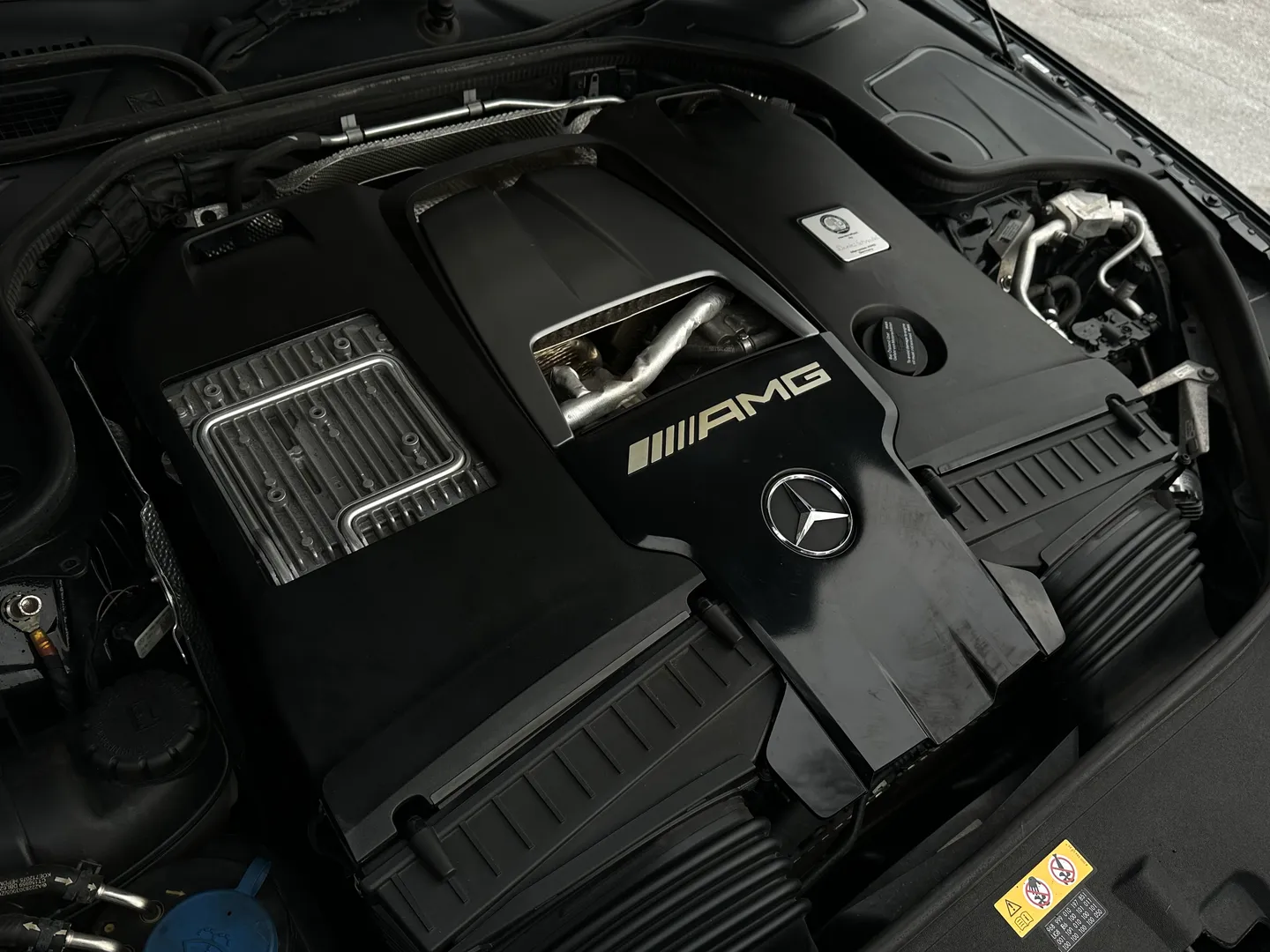 Mercedes Benz S63 AMG Sedan — photo 28