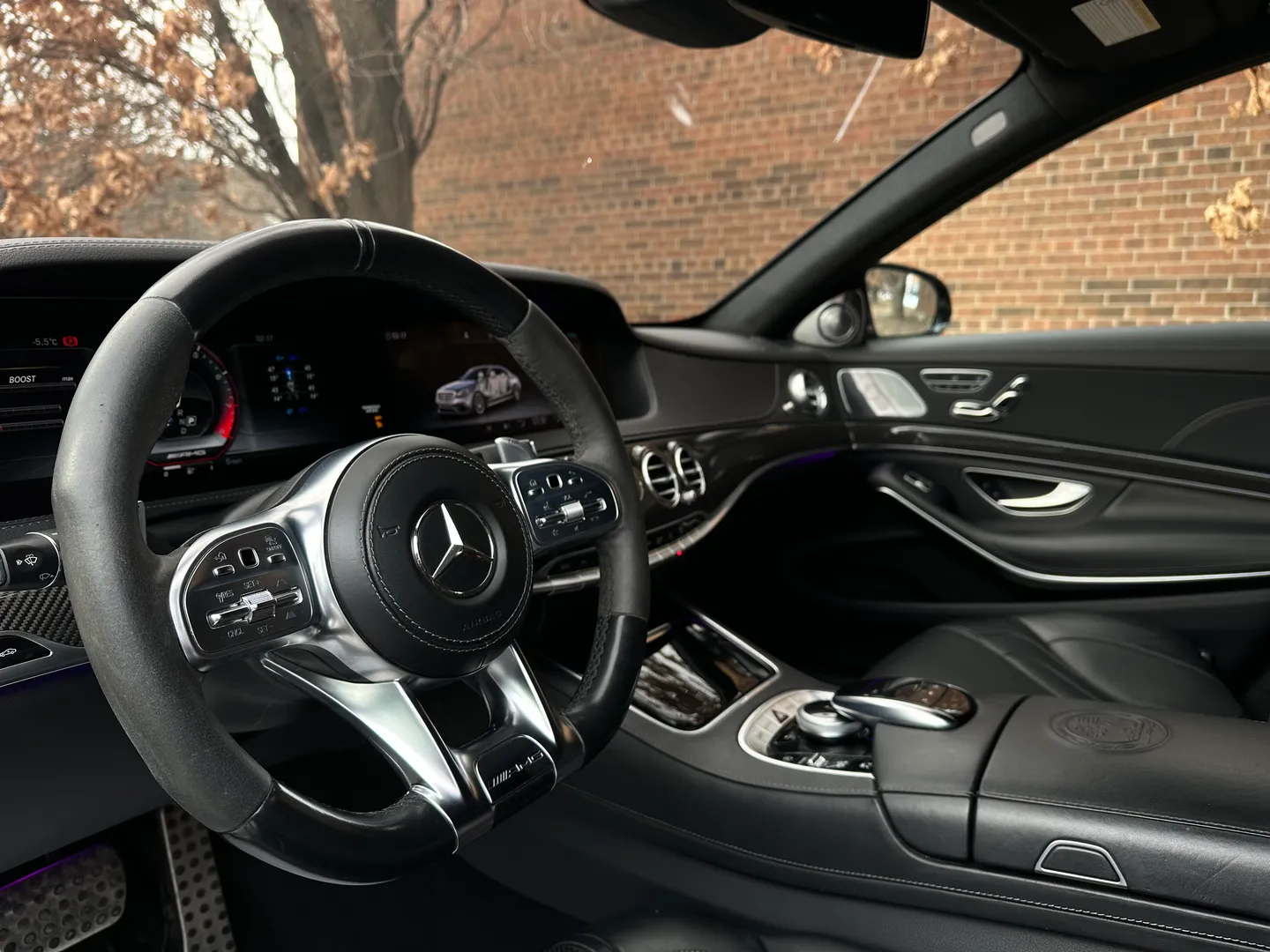 Mercedes Benz S63 AMG Sedan — photo 31