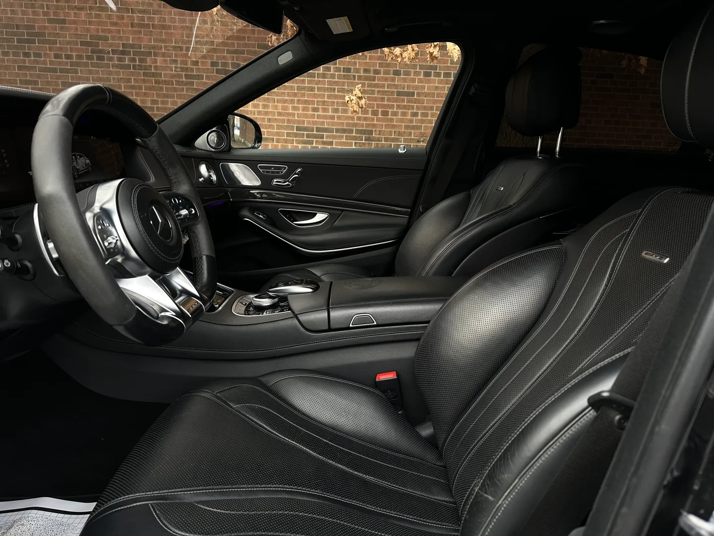 Mercedes Benz S63 AMG Sedan — photo 32