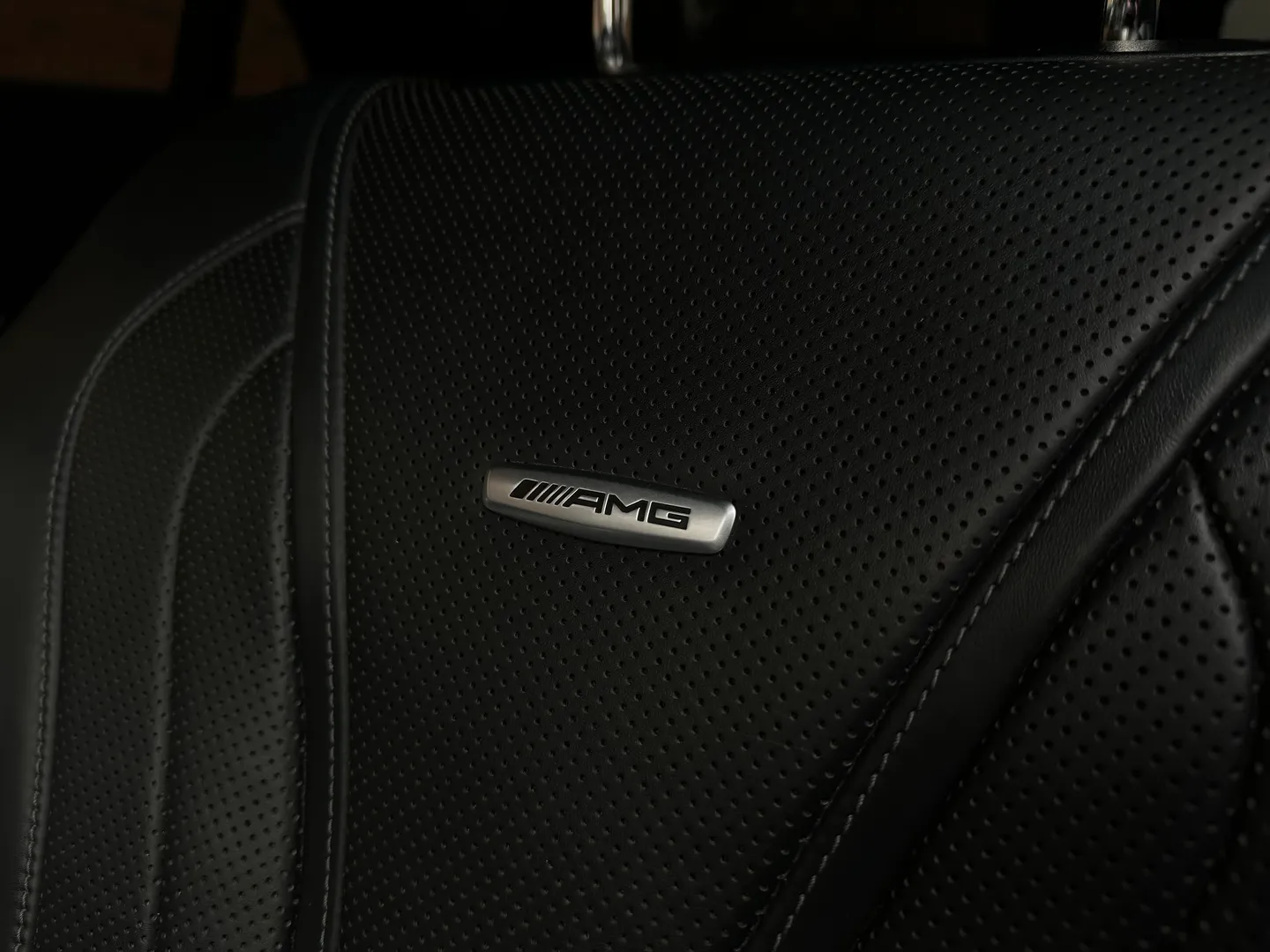 Mercedes Benz S63 AMG Sedan — photo 34