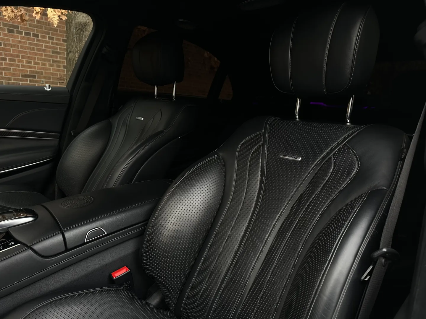 Mercedes Benz S63 AMG Sedan — photo 33