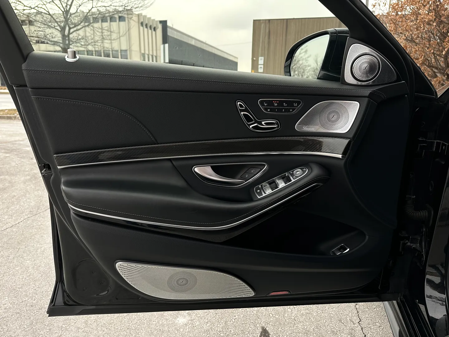 Mercedes Benz S63 AMG Sedan — photo 36