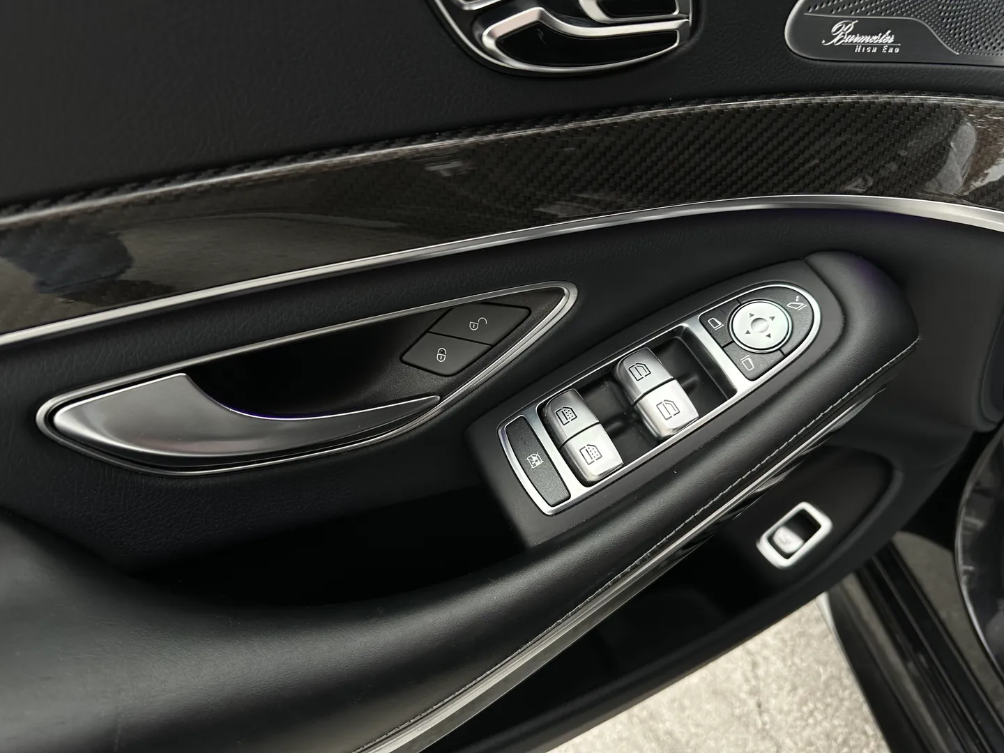 Mercedes Benz S63 AMG Sedan — photo 40
