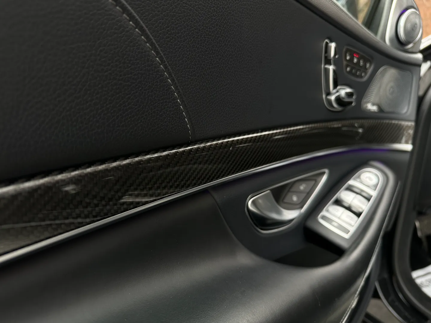 Mercedes Benz S63 AMG Sedan — photo 39