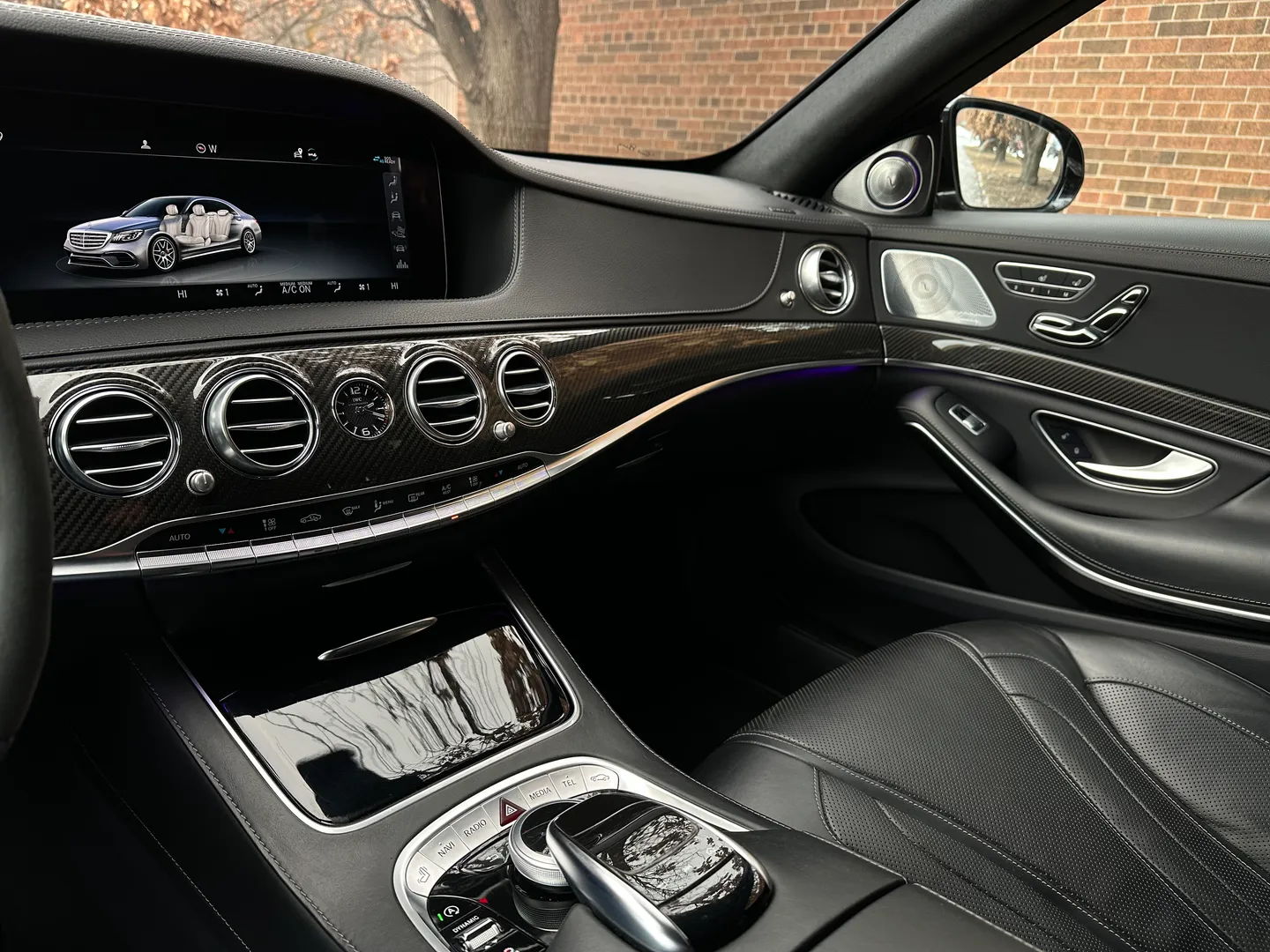 Mercedes Benz S63 AMG Sedan — photo 41