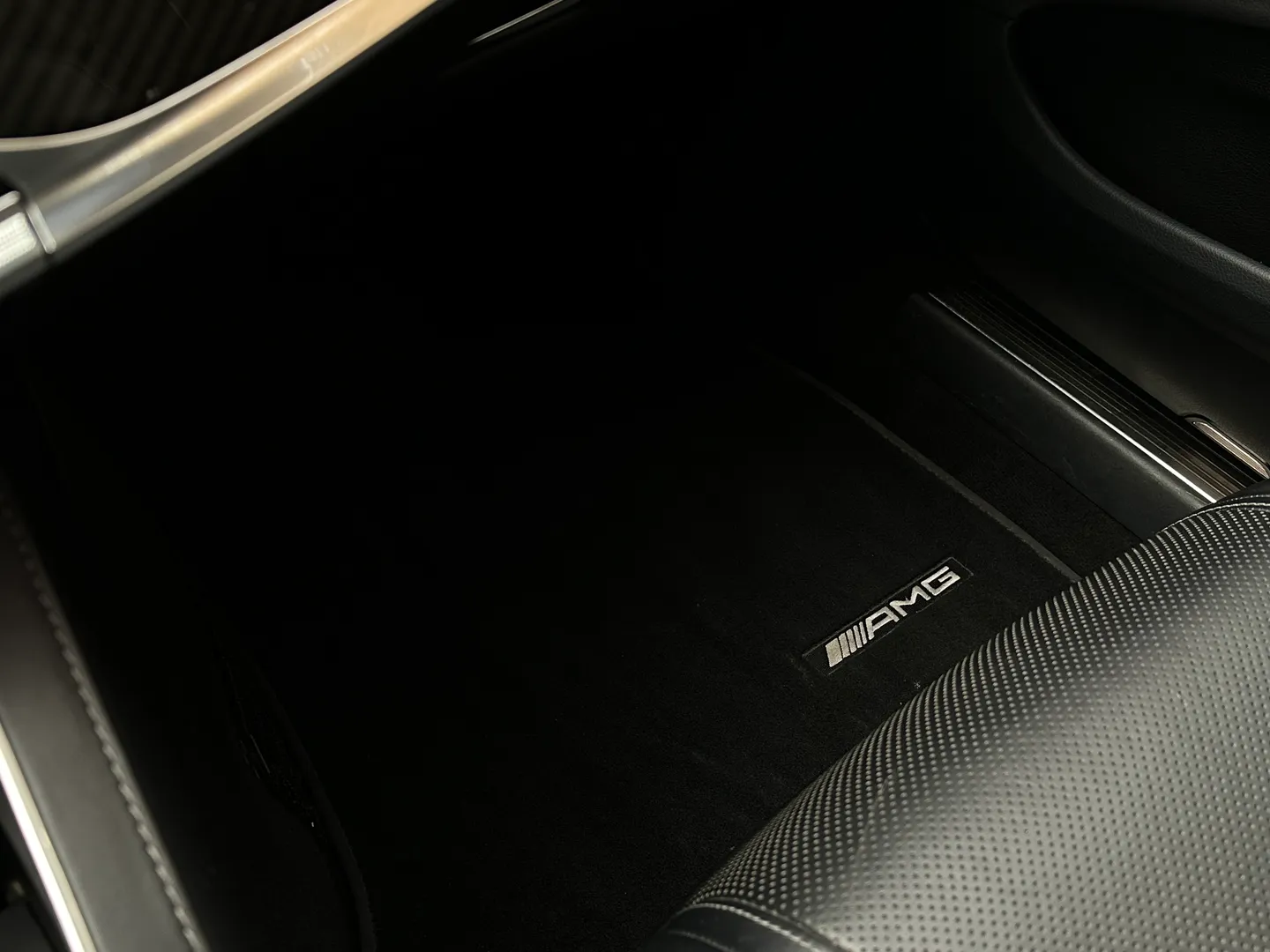 Mercedes Benz S63 AMG Sedan — photo 53