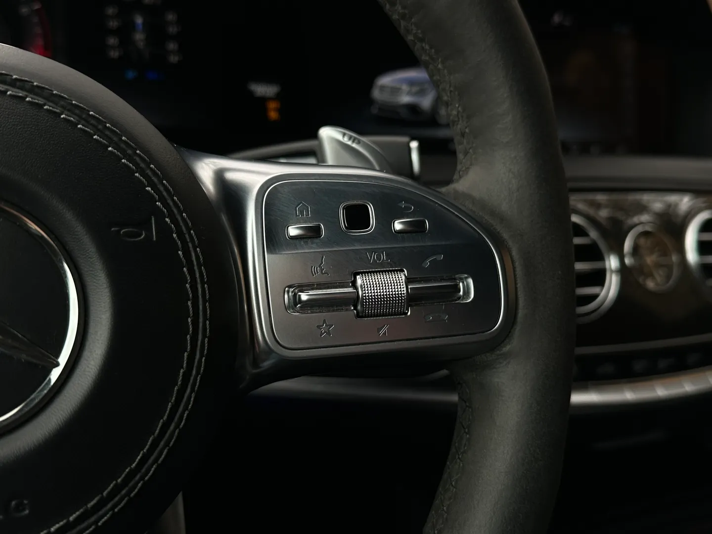 Mercedes Benz S63 AMG Sedan — photo 80