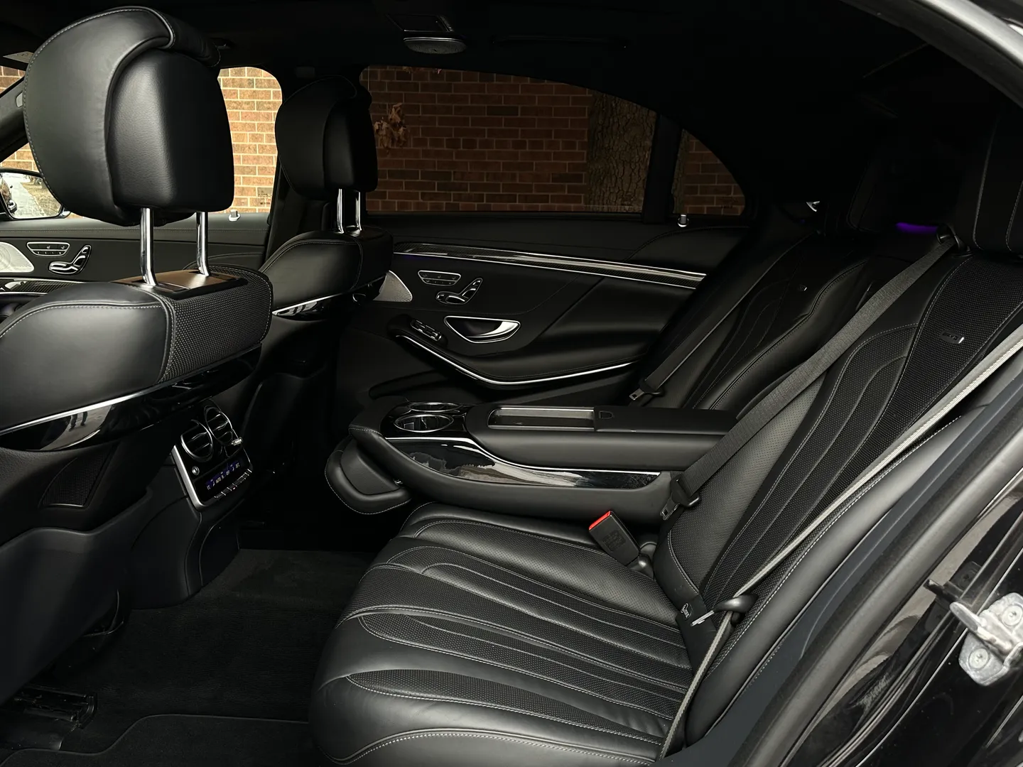 Mercedes Benz S63 AMG Sedan — photo 88