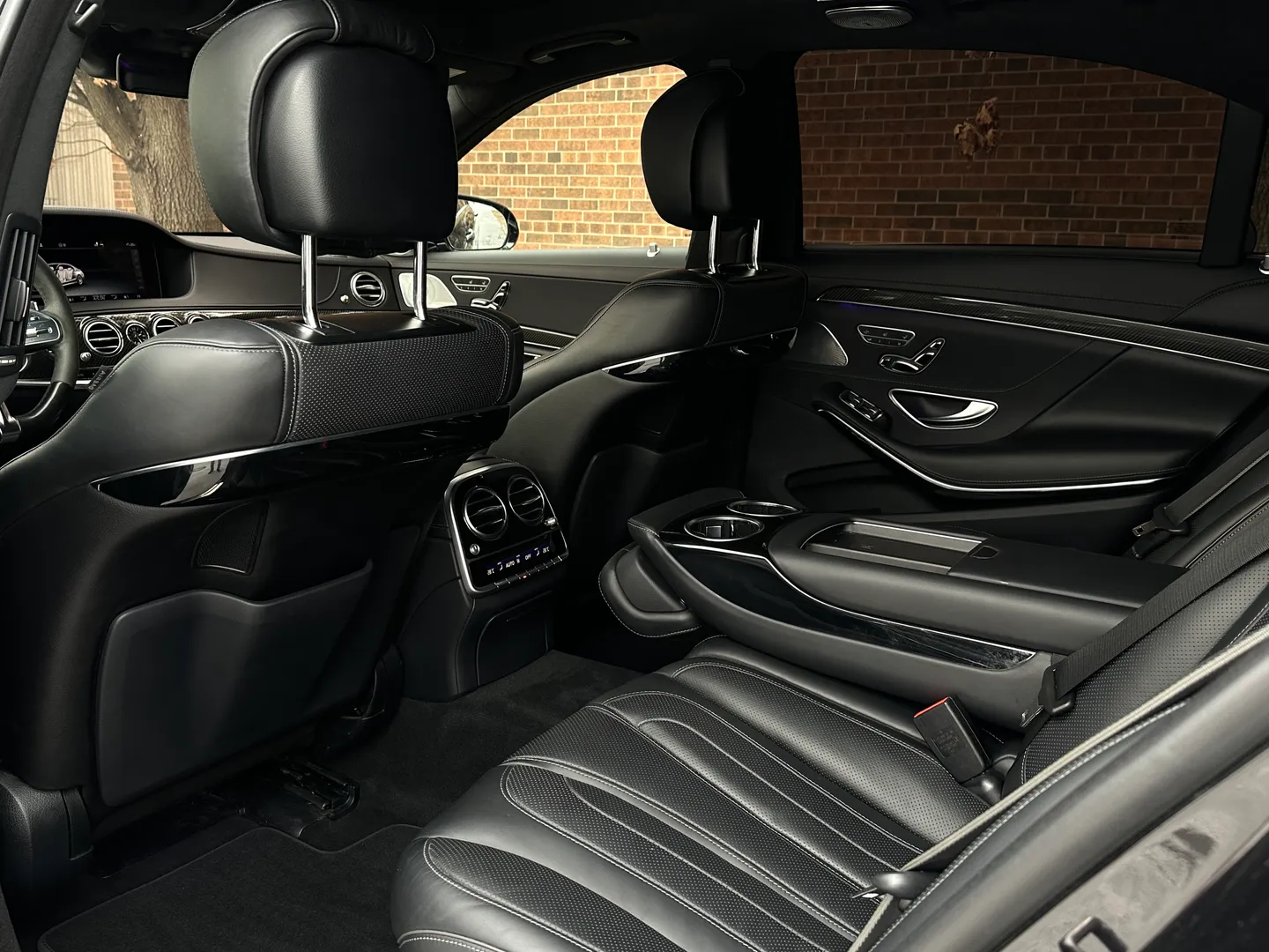 Mercedes Benz S63 AMG Sedan — photo 87