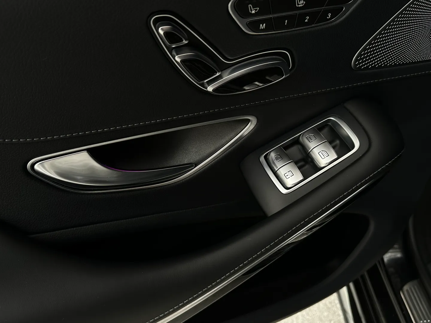 Mercedes Benz S63 AMG Sedan — photo 93