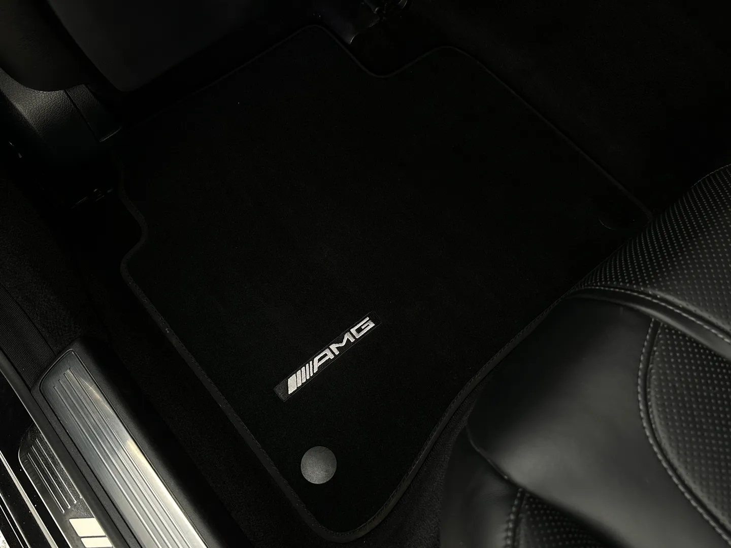 Mercedes Benz S63 AMG Sedan — photo 94