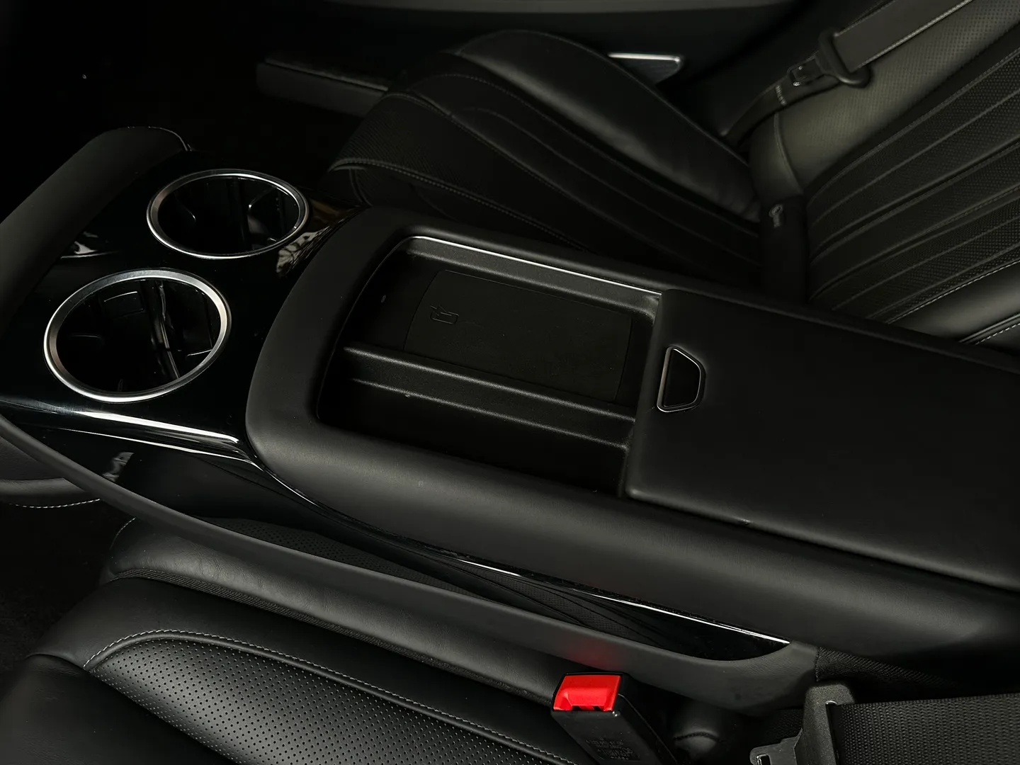 Mercedes Benz S63 AMG Sedan — photo 95