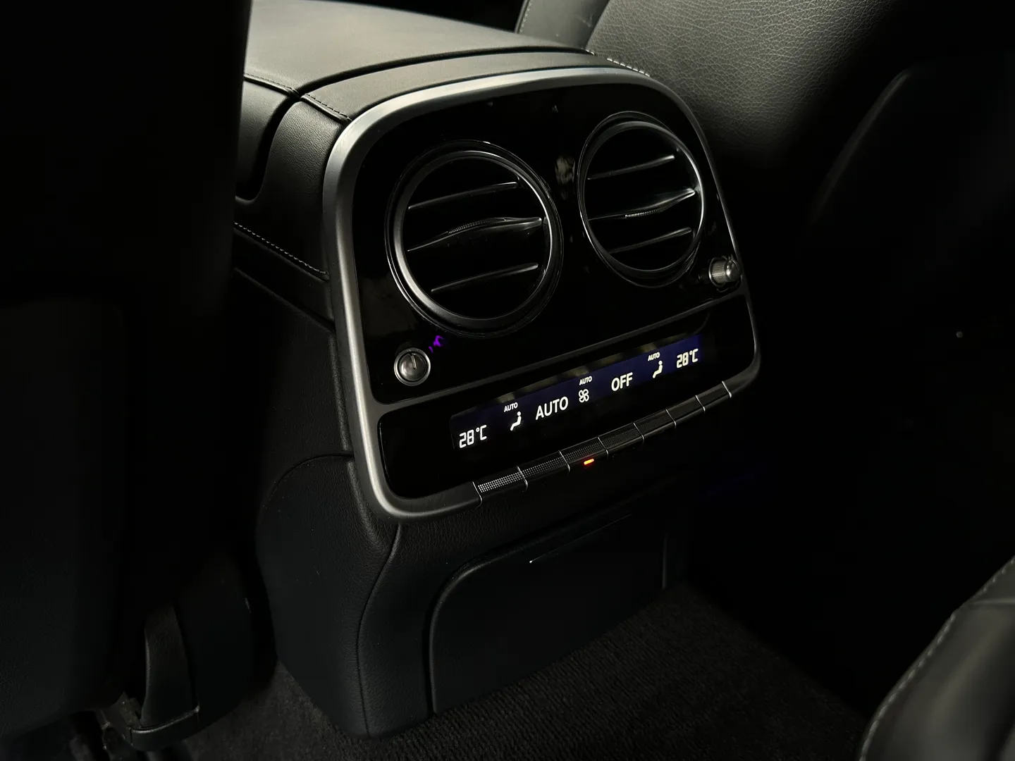 Mercedes Benz S63 AMG Sedan — photo 96