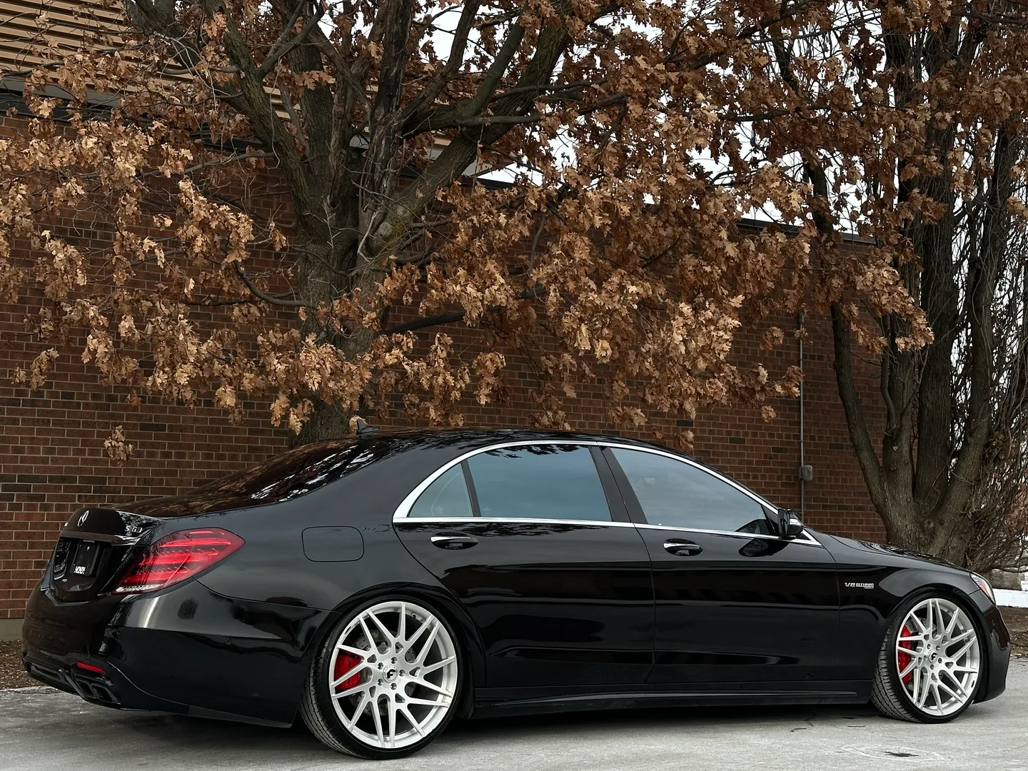Mercedes Benz S63 AMG Sedan — photo 99