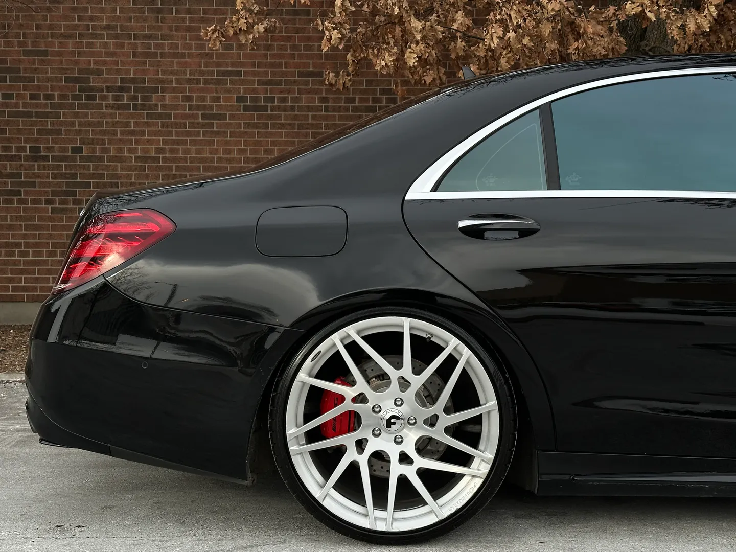 Mercedes Benz S63 AMG Sedan — photo 100