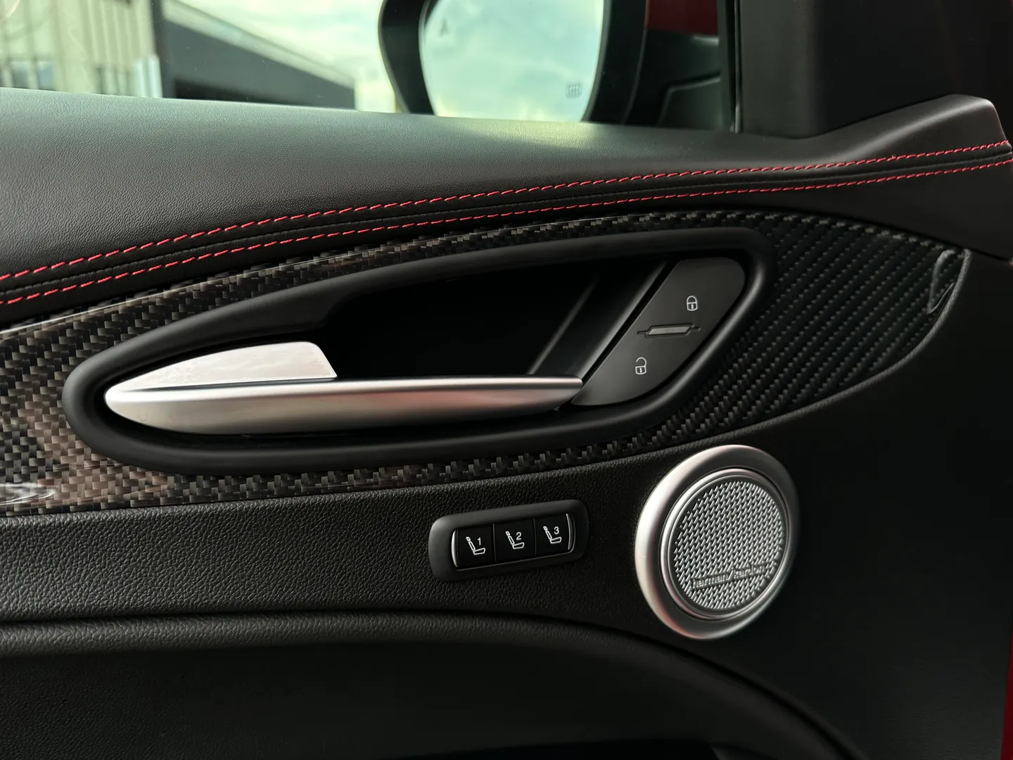 Alfa Romeo Stelvio Quadrifoglio  — photo 39