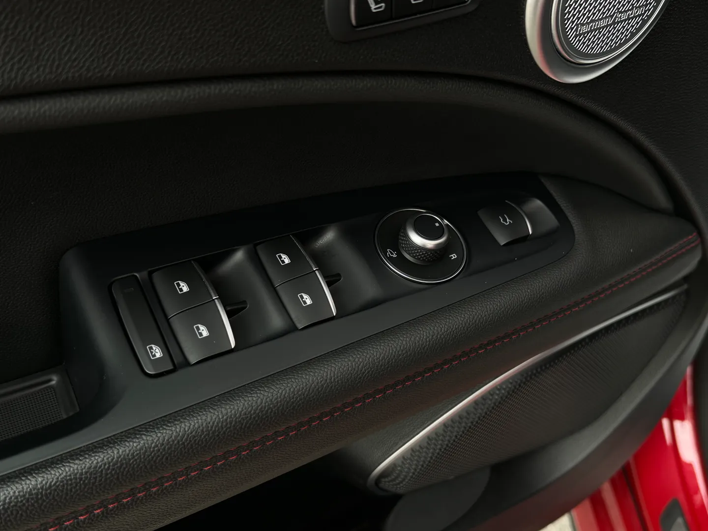 Alfa Romeo Stelvio Quadrifoglio  — photo 41