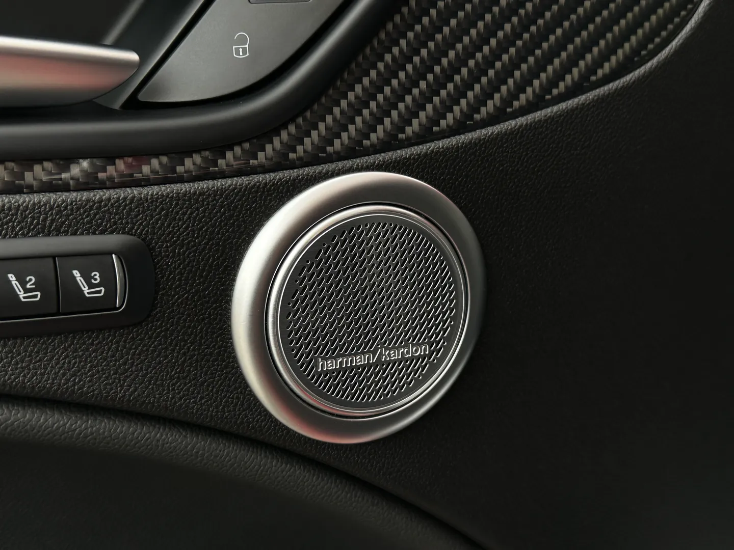 Alfa Romeo Stelvio Quadrifoglio  — photo 40