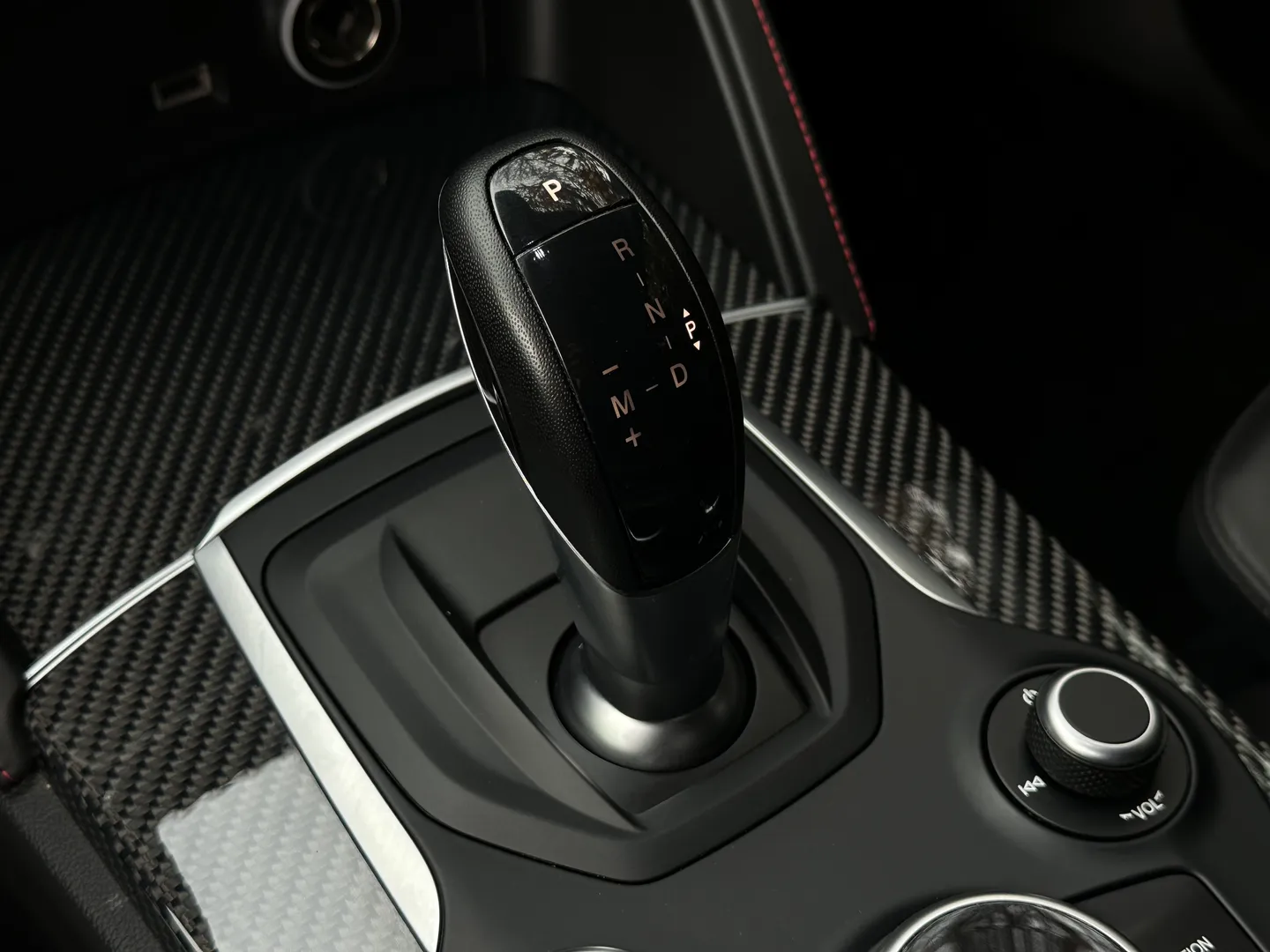 Alfa Romeo Stelvio Quadrifoglio  — photo 45