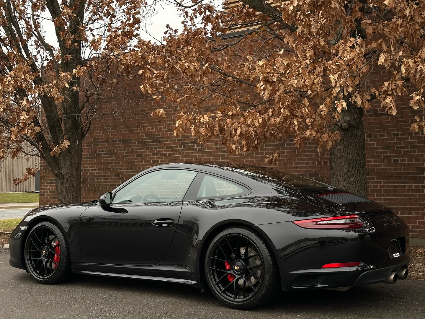 Porsche 911 Carrera GTS Coupe — photo 18