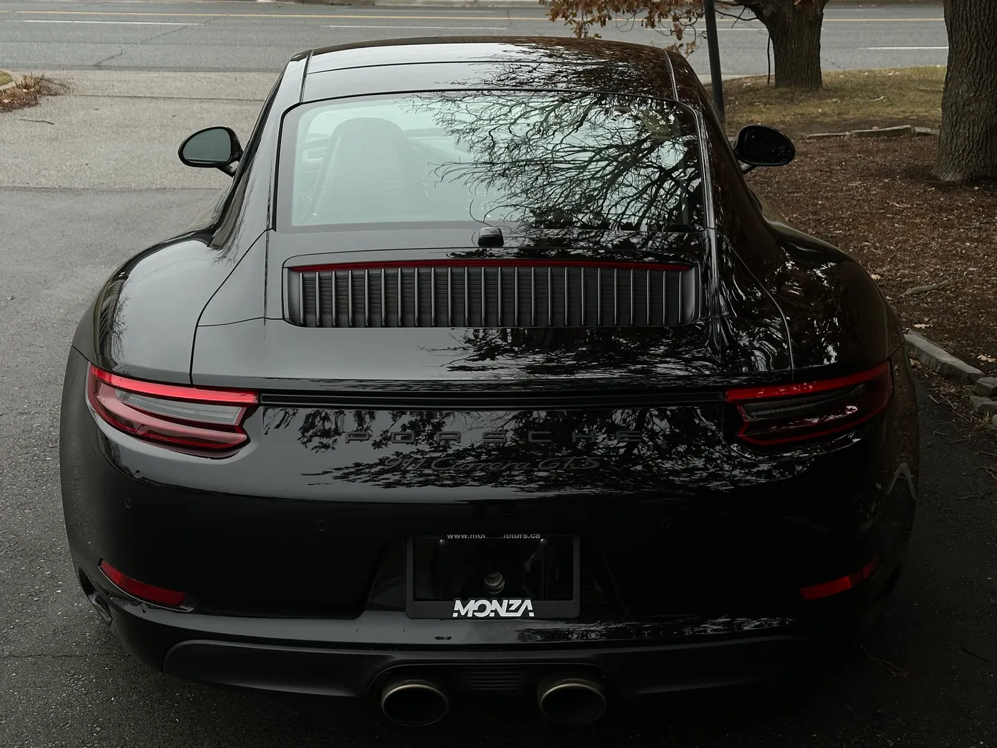Porsche 911 Carrera GTS Coupe — photo 19