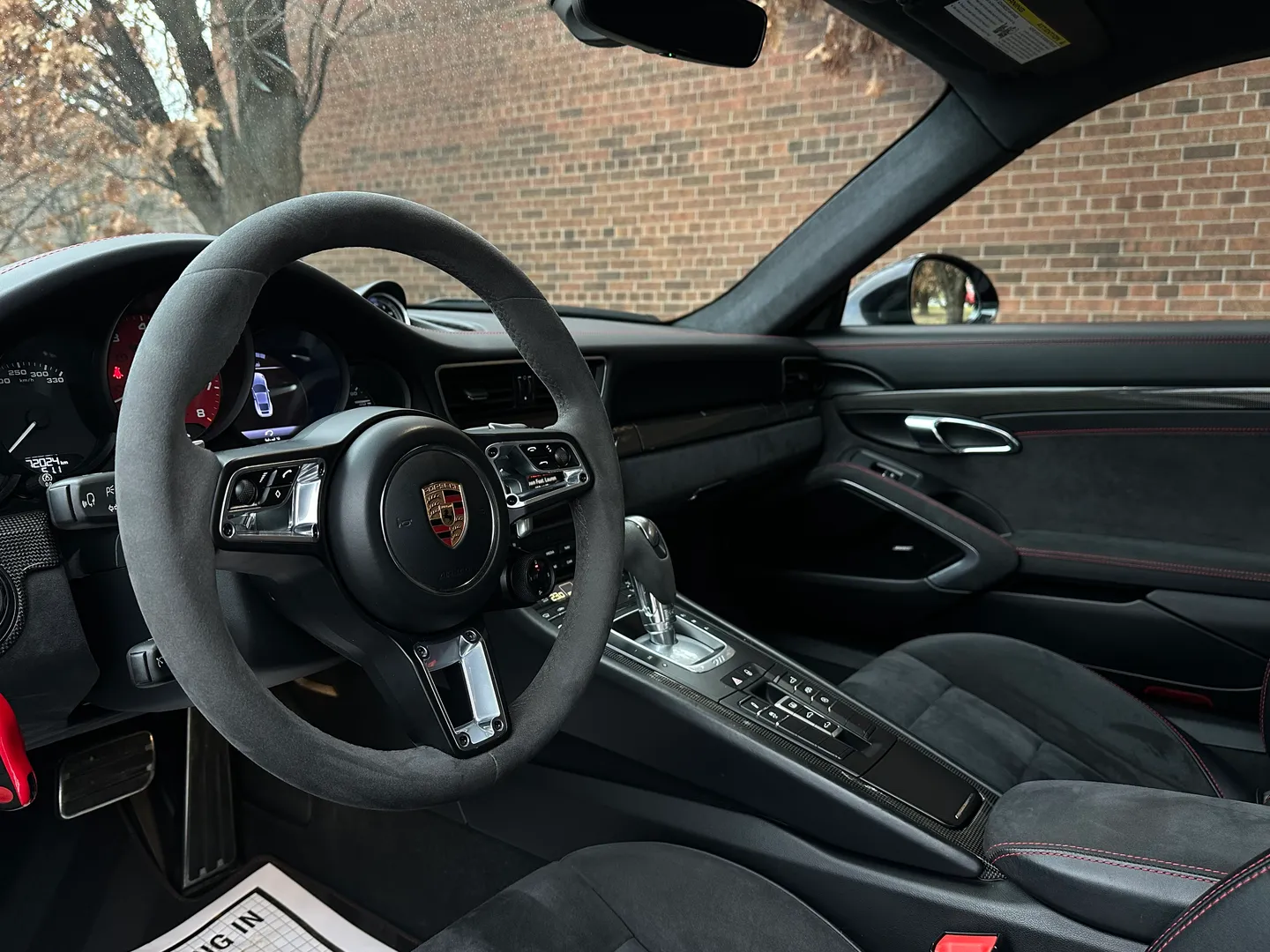 Porsche 911 Carrera GTS Coupe — photo 29