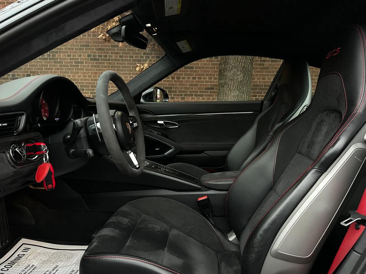 Porsche 911 Carrera GTS Coupe — photo 30