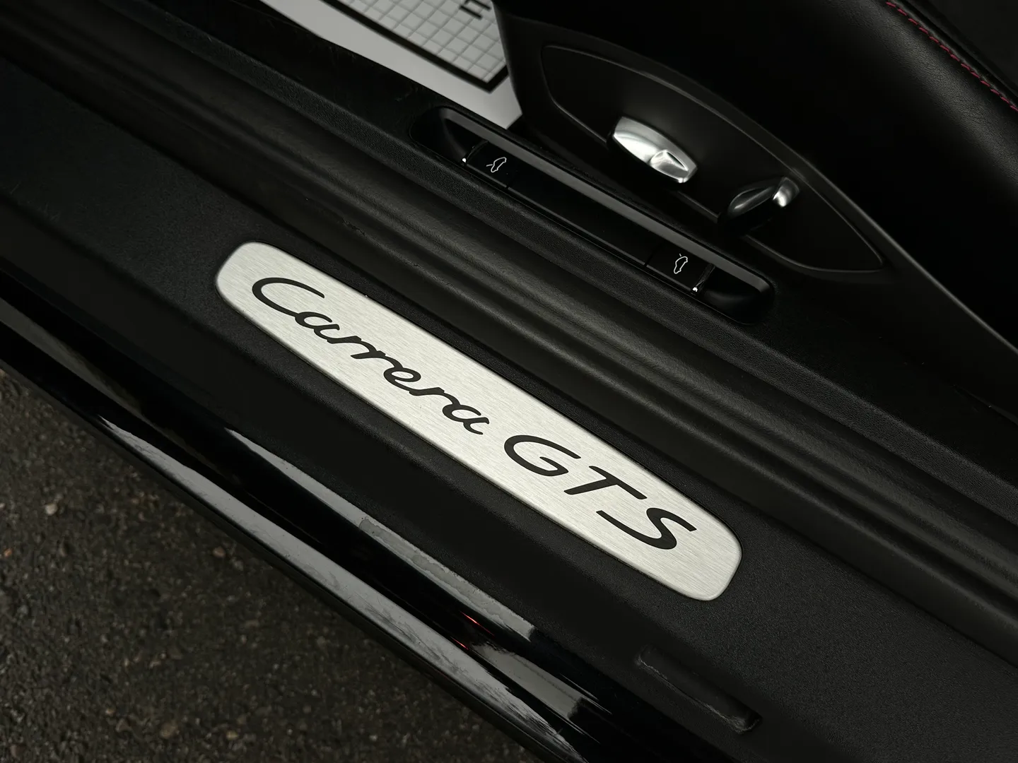 Porsche 911 Carrera GTS Coupe — photo 33