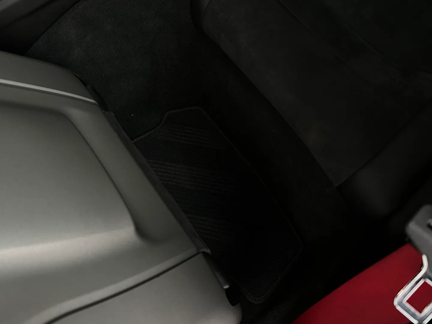 Porsche 911 Carrera GTS Coupe — photo 38