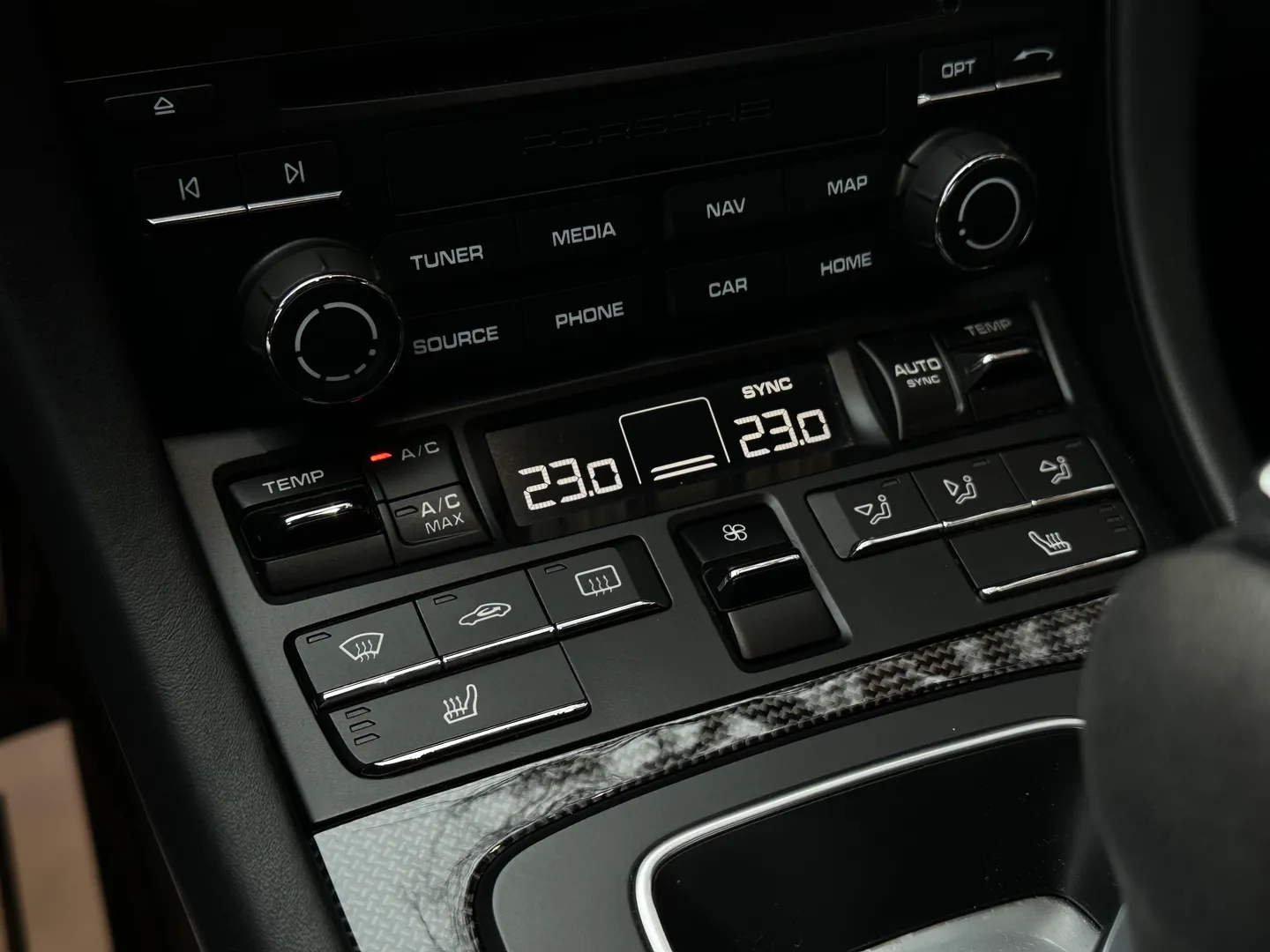 Porsche 911 Carrera GTS Coupe — photo 47