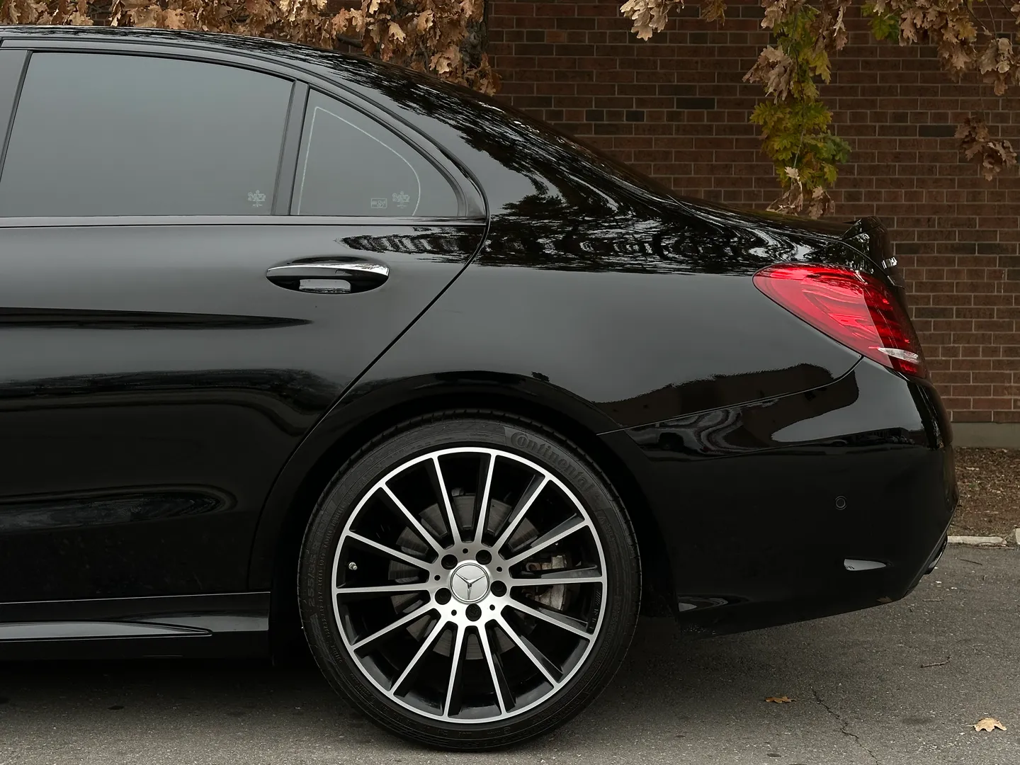 Mercedes Benz C43 AMG Sedan — photo 11