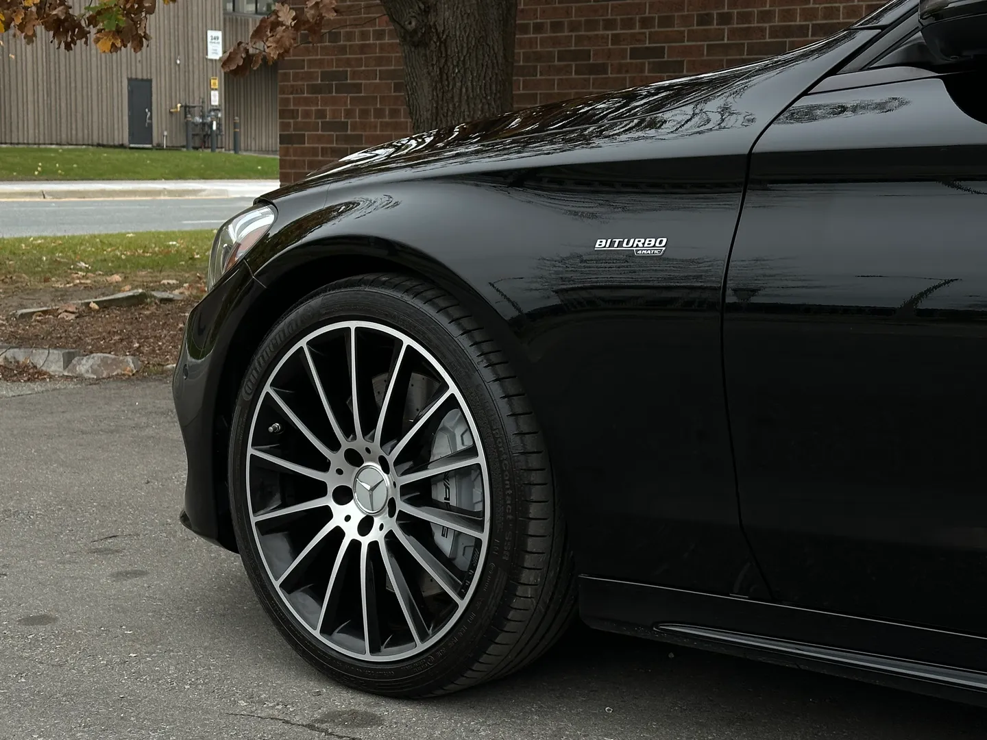 Mercedes Benz C43 AMG Sedan — photo 12