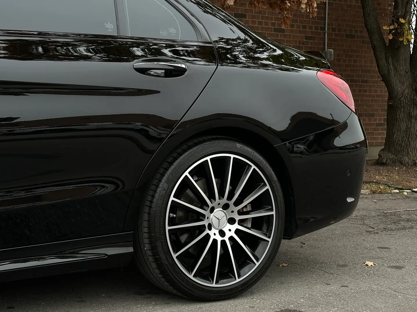 Mercedes Benz C43 AMG Sedan — photo 13