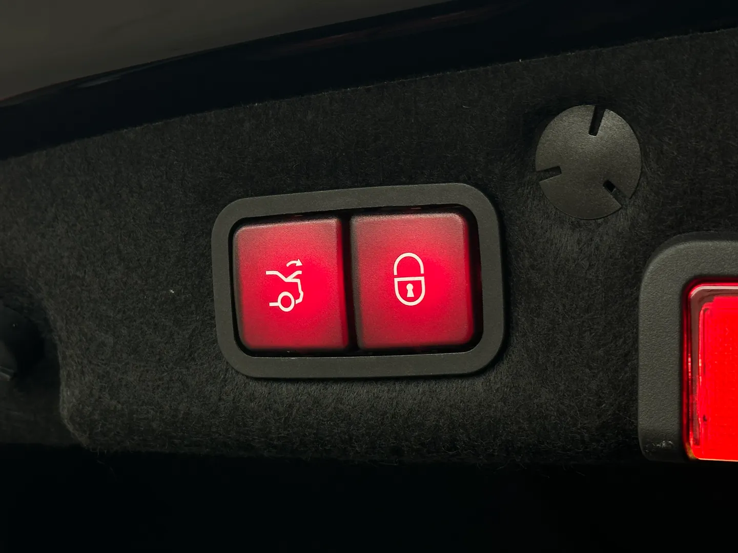 Mercedes Benz C43 AMG Sedan — photo 28