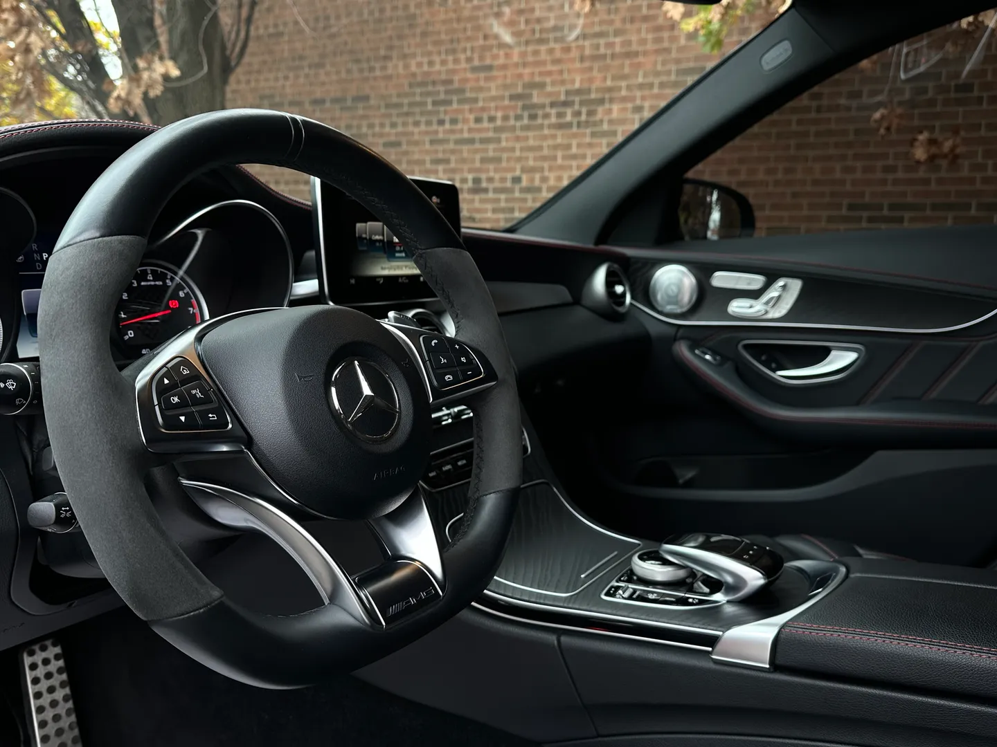 Mercedes Benz C43 AMG Sedan — photo 32