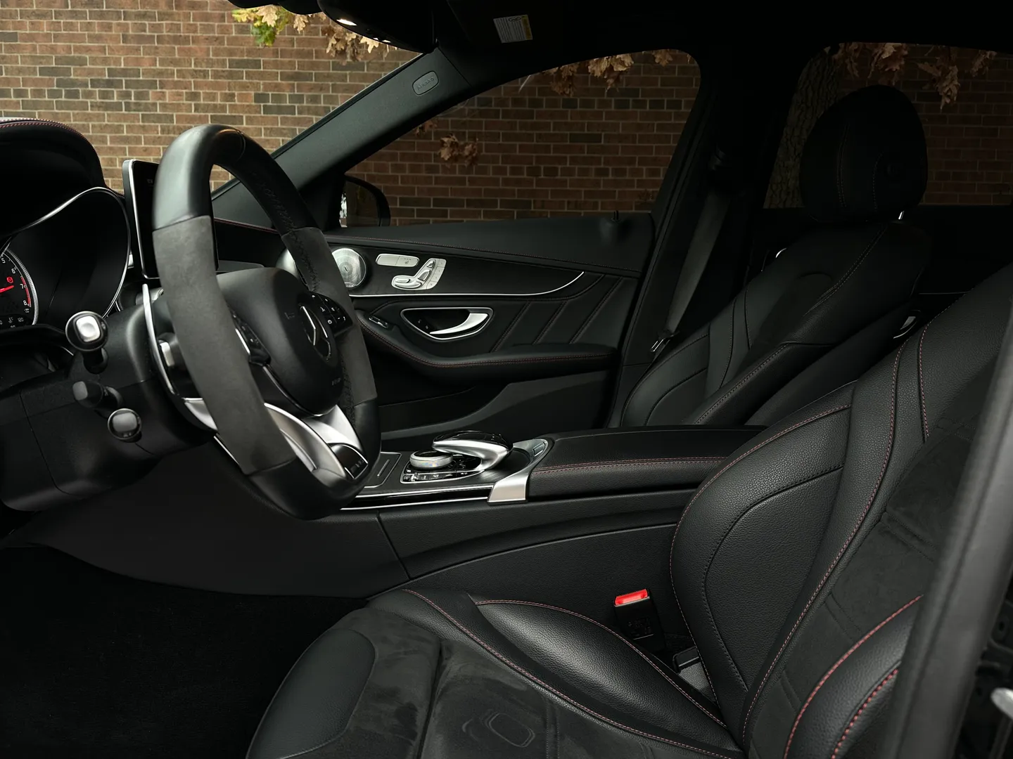 Mercedes Benz C43 AMG Sedan — photo 33
