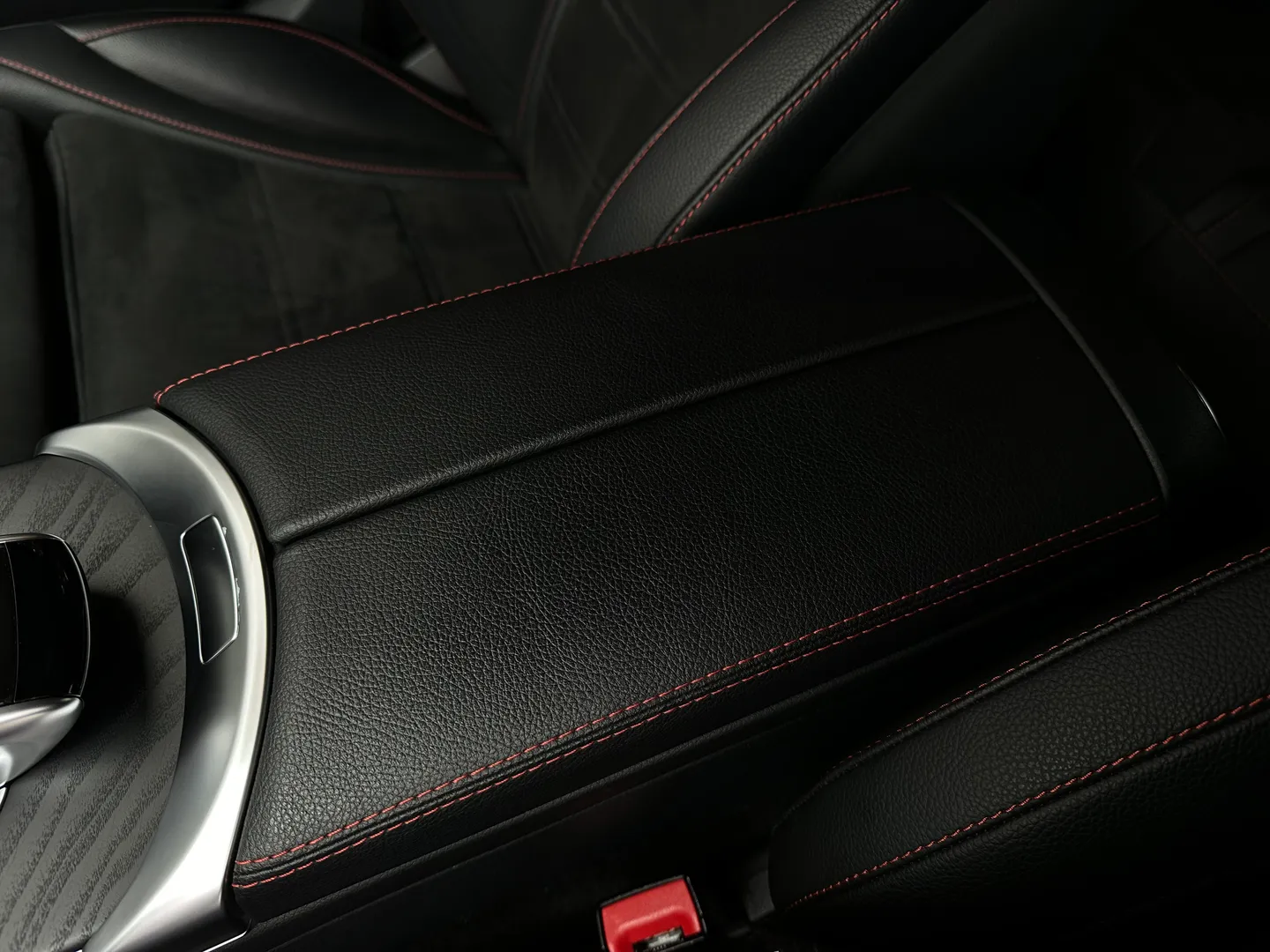 Mercedes Benz C43 AMG Sedan — photo 44