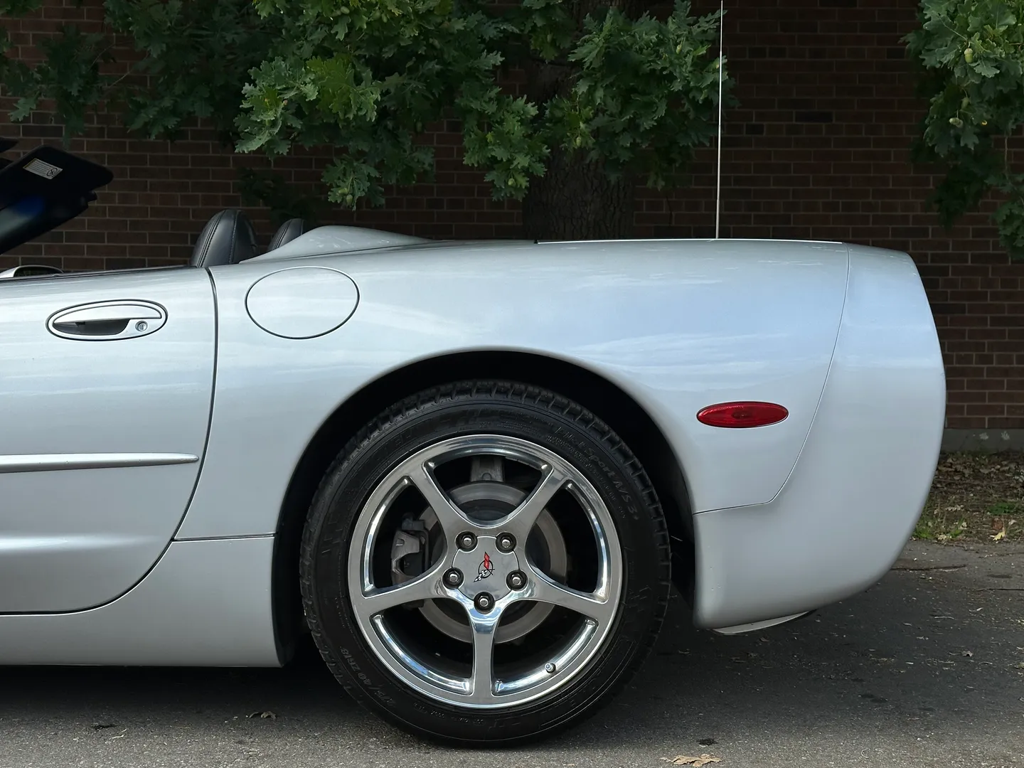 Chevrolet Corvette Convertible — photo 11