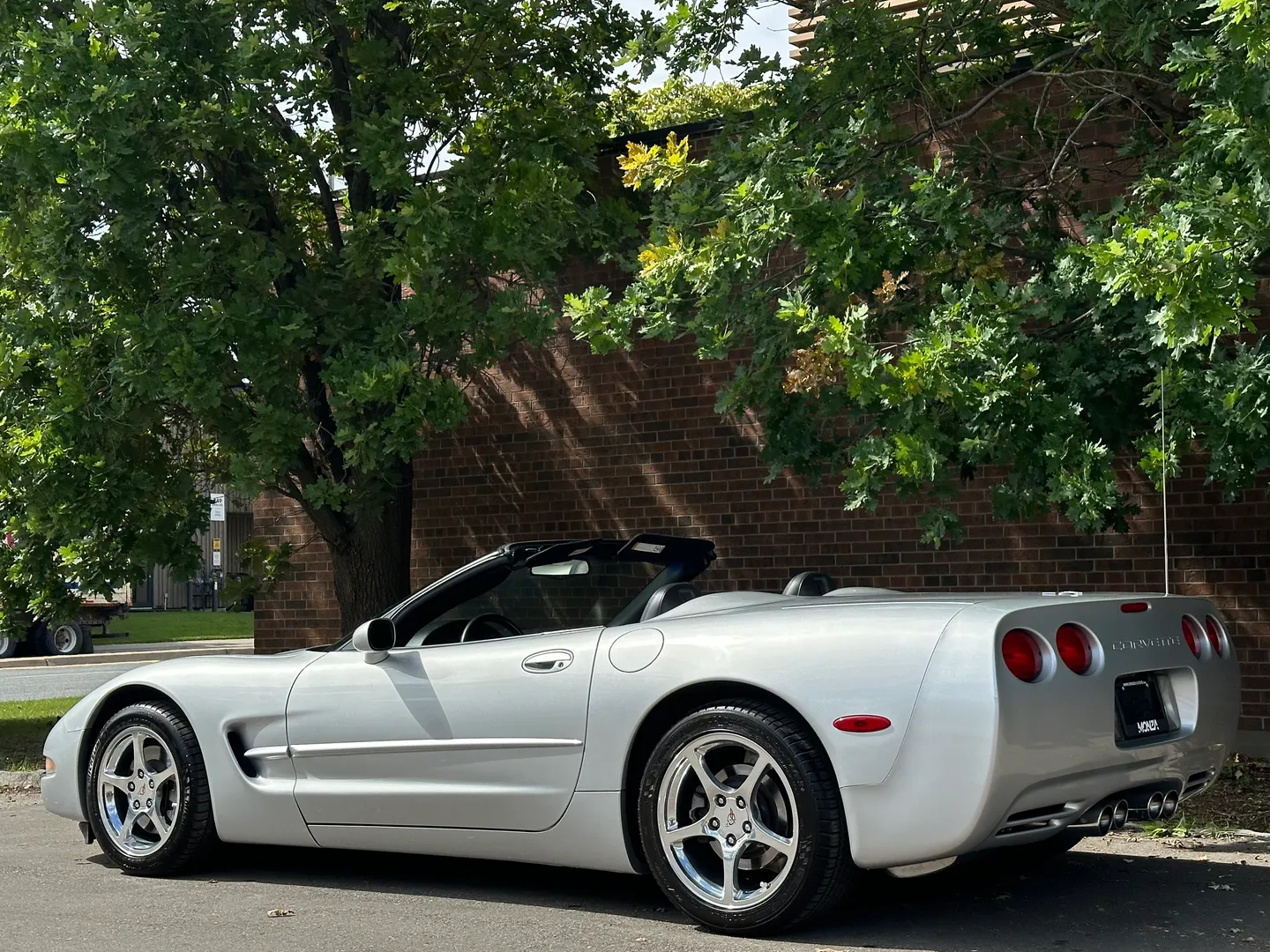 Chevrolet Corvette Convertible — photo 16