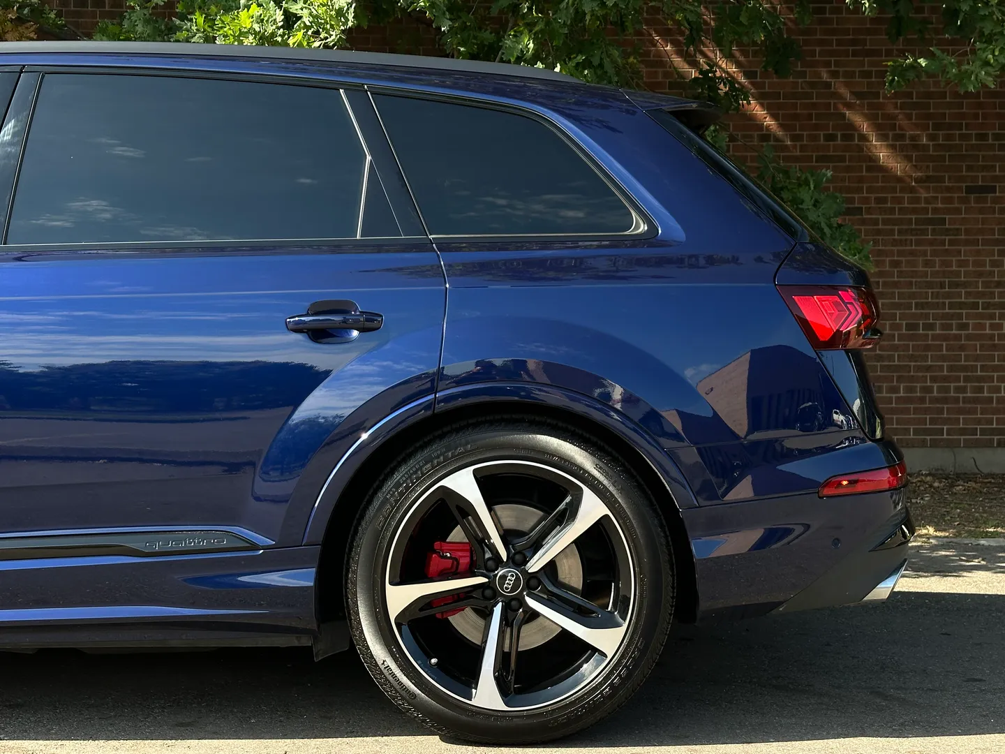 Audi SQ7 — photo 10