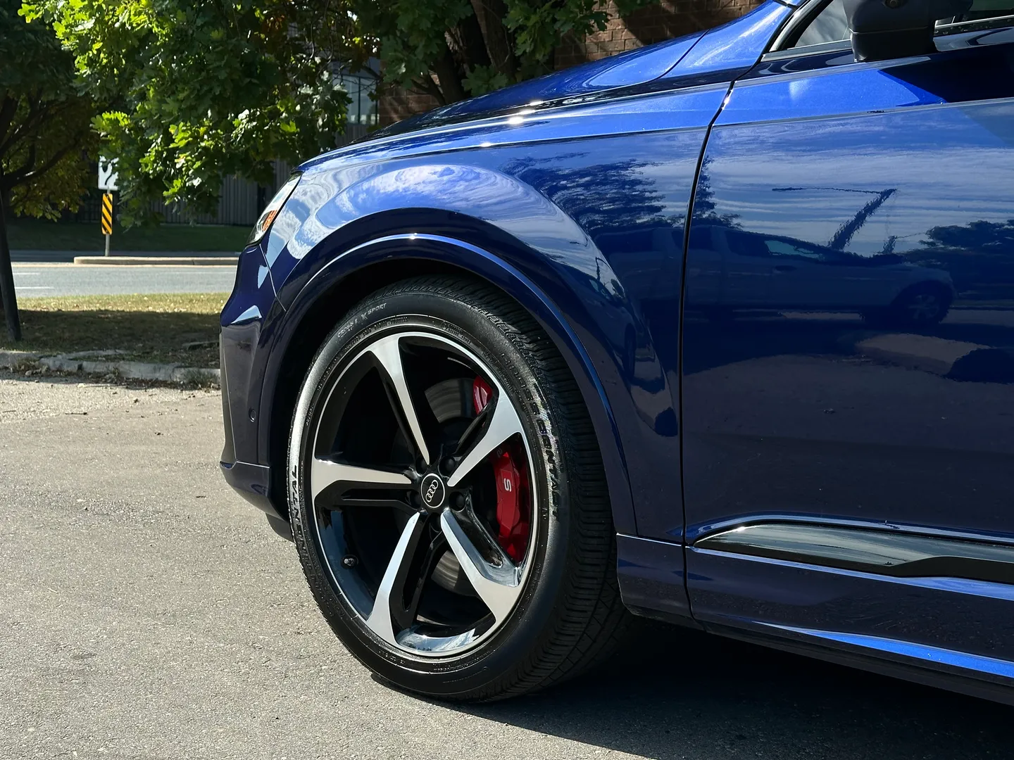 Audi SQ7 — photo 11