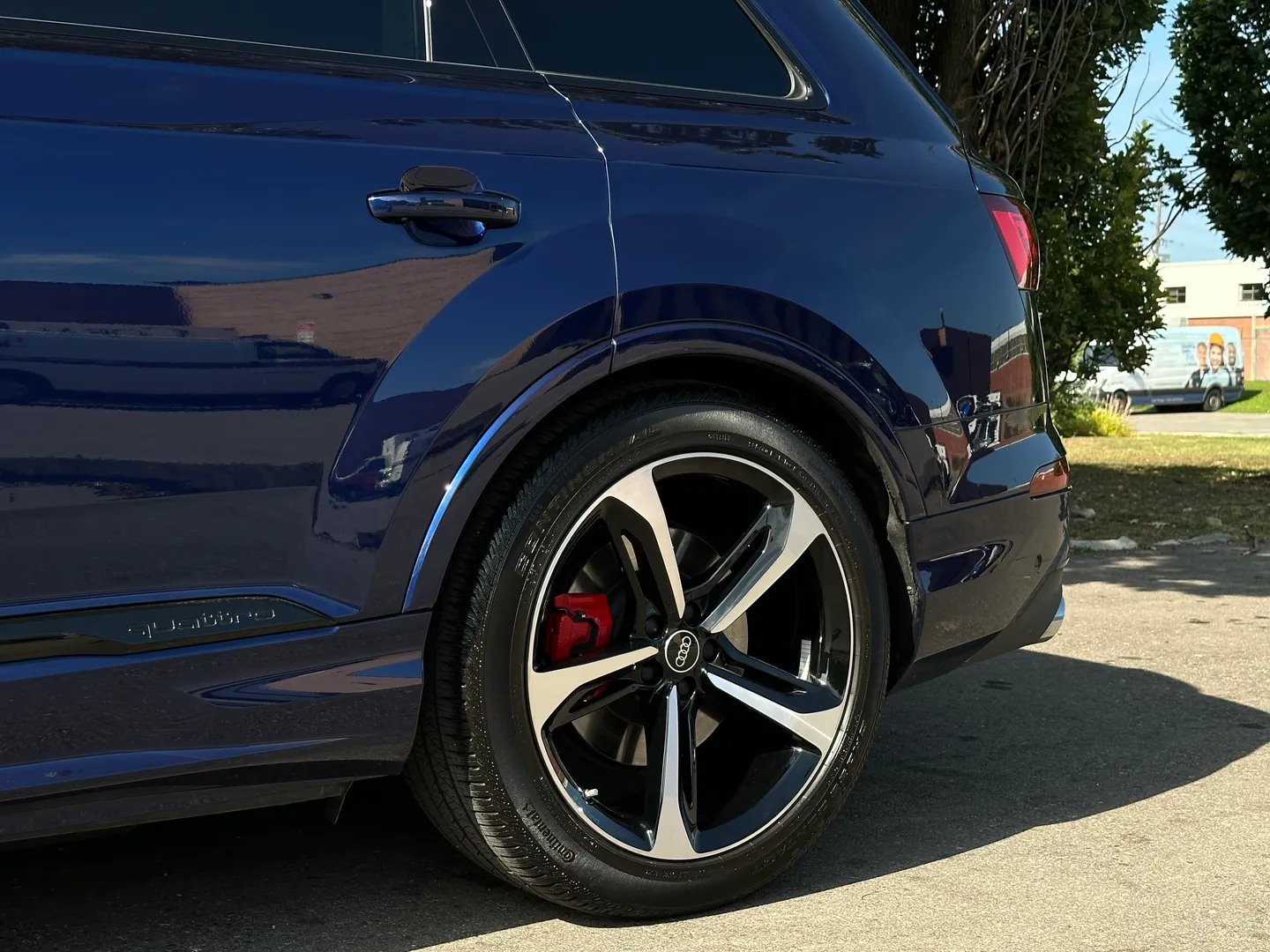 Audi SQ7 — photo 12